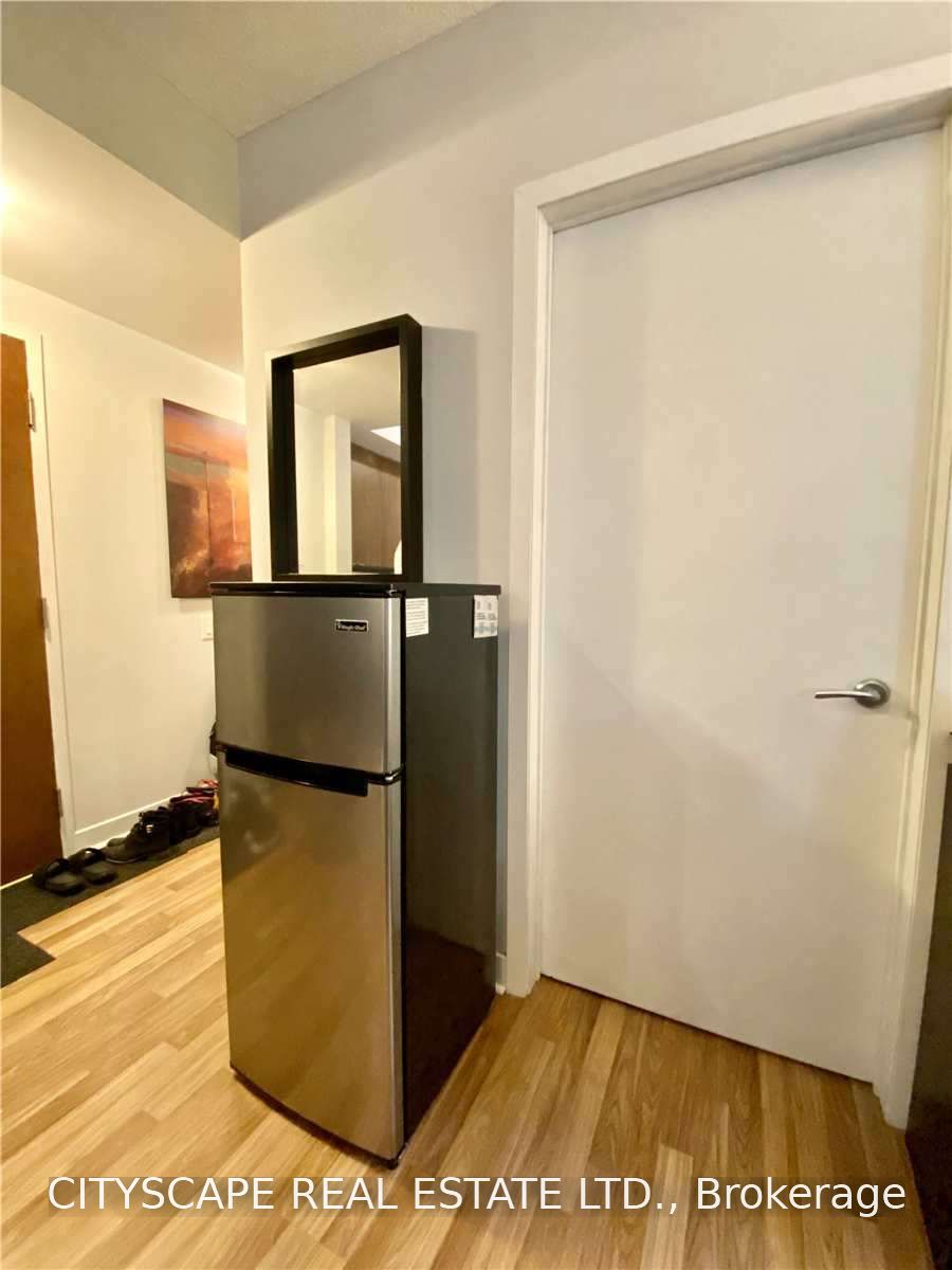 8 Colborne Street 1702, Toronto, ON M5E 1E1 photo 5