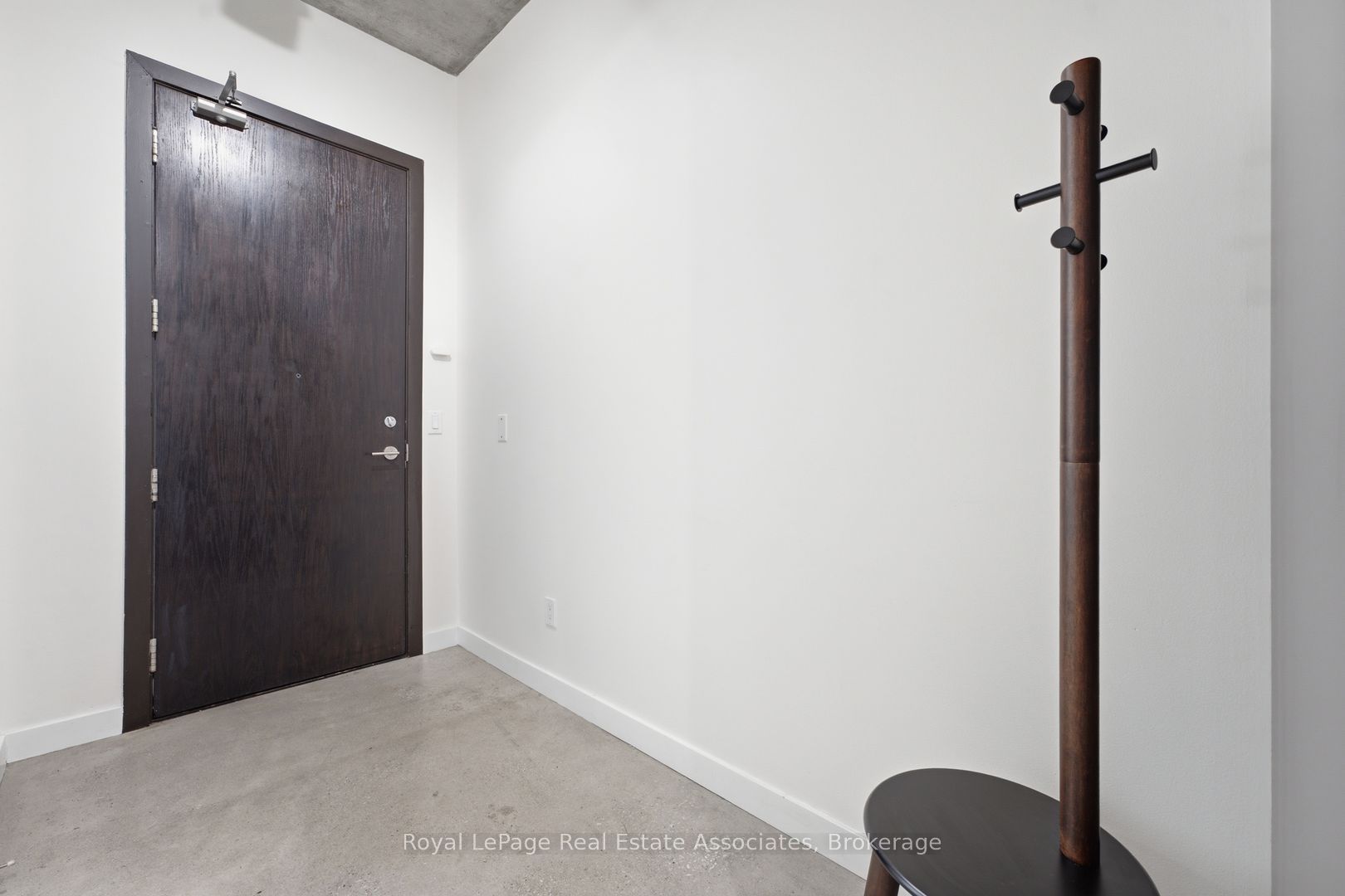 19 Brant Street 204, Toronto, ON M5V 2L2 photo 3