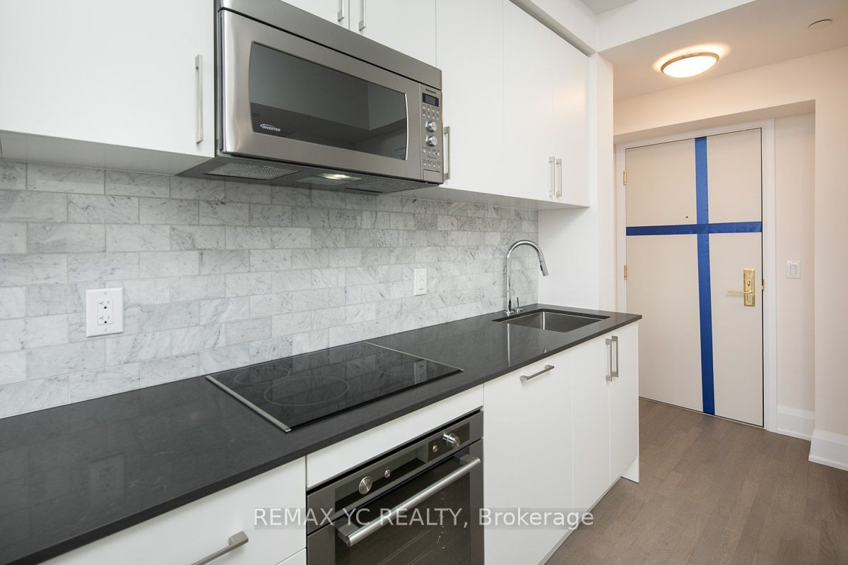 88 Cumberland Street 2404, Toronto, ON M5R 1A3 photo 2