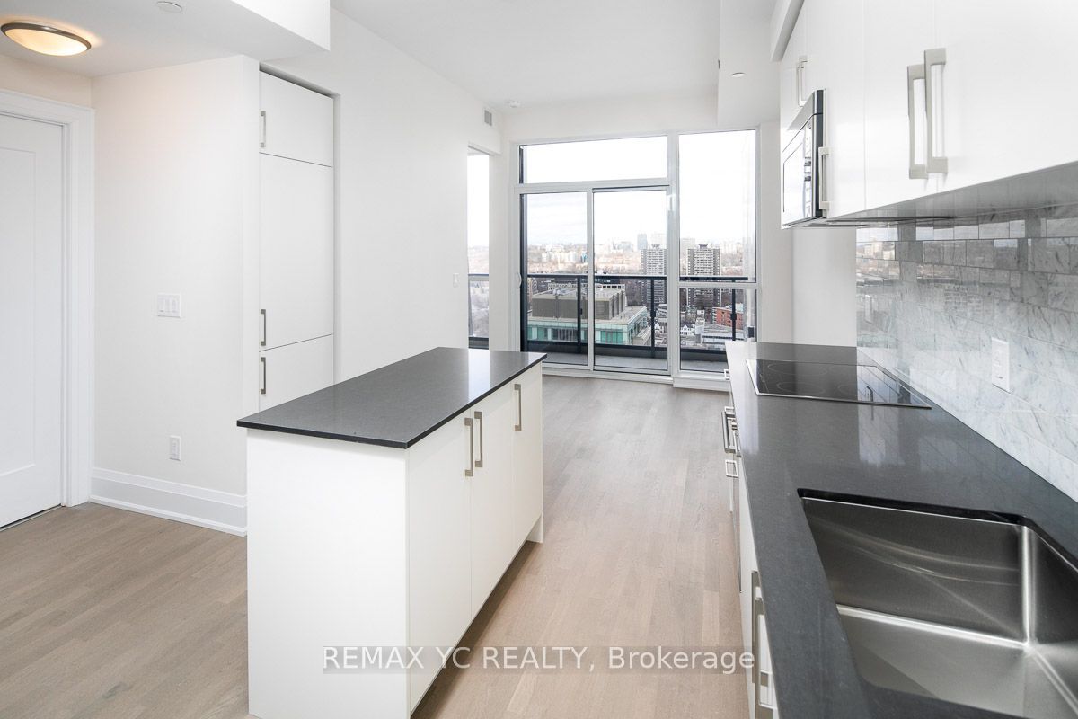 88 Cumberland Street 2404, Toronto, ON M5R 1A3 photo 3