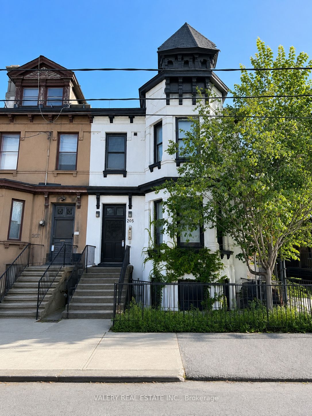 205 Gerrard Street E 8, Toronto, ON M5A 2E7