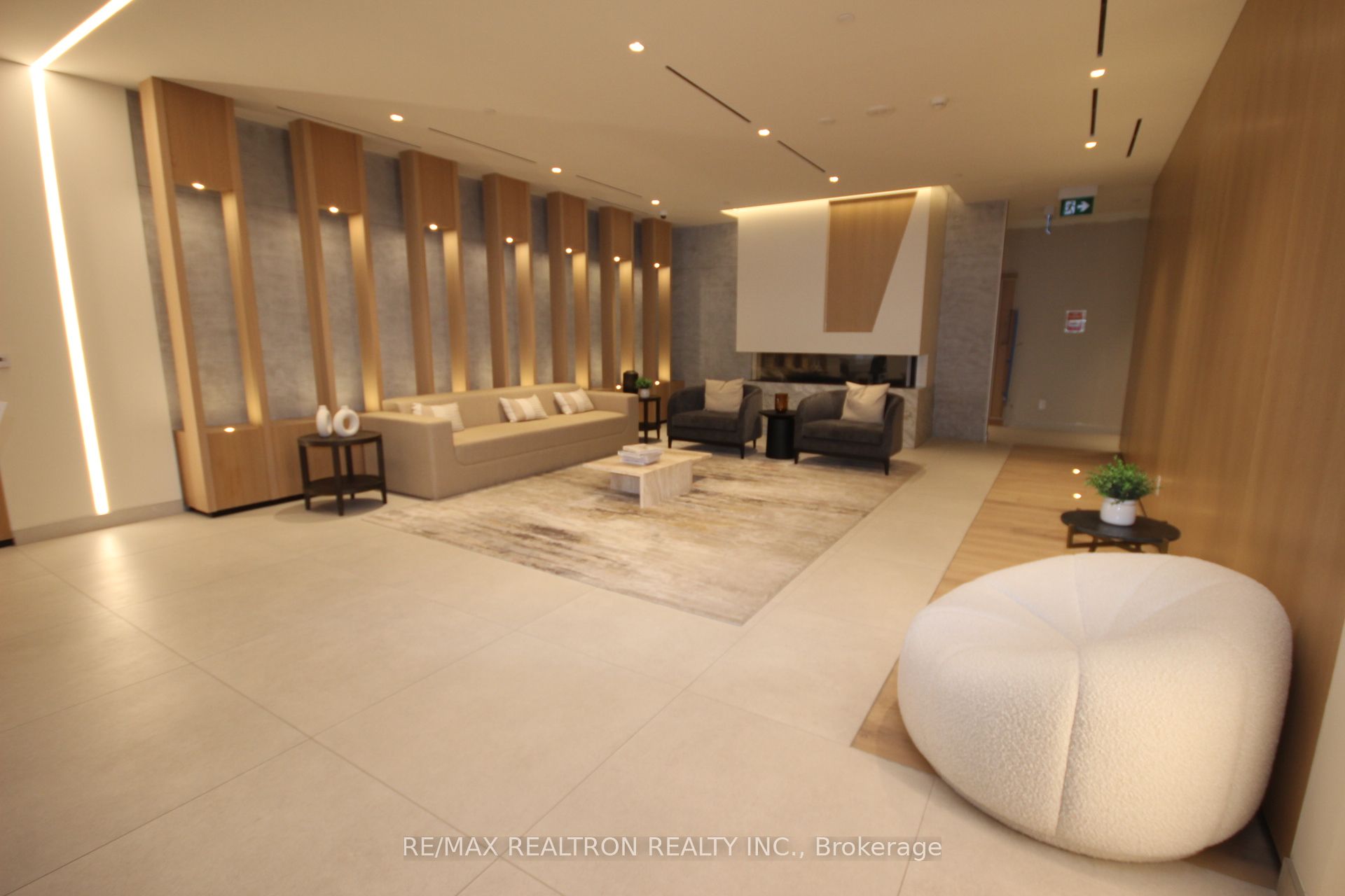 5 Defries Street 622, Toronto, ON M5A 0W7 photo 4