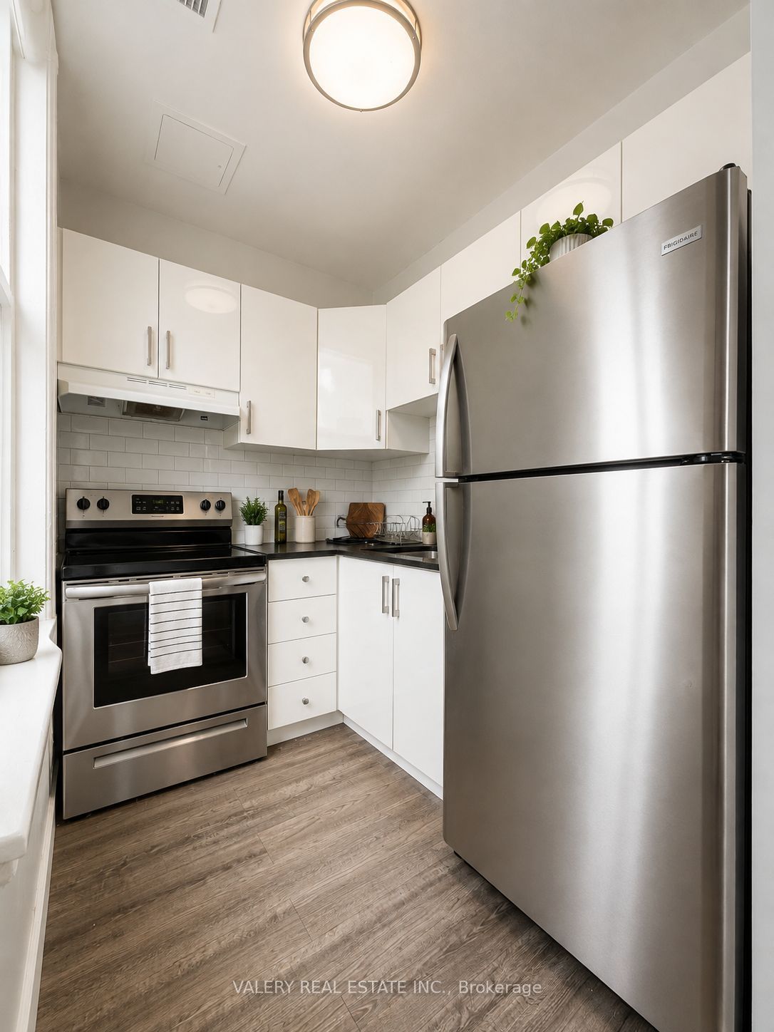 205 Gerrard Street E 7, Toronto, ON M5A 2E7 photo 3