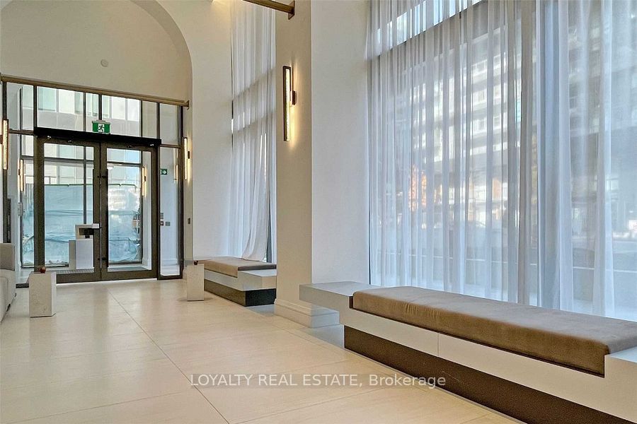 39 Roehampton Avenue 1409, Toronto, ON M4P 1P9 photo 4