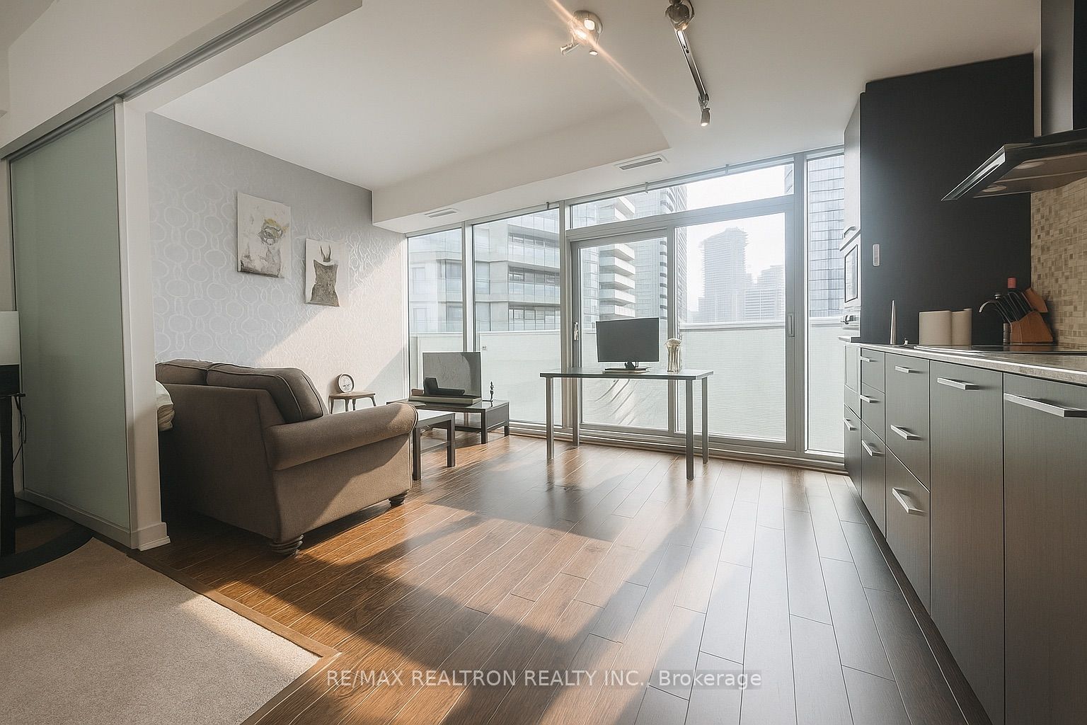 12 York Street 3301, Toronto, ON M5J 2Z2 photo 2
