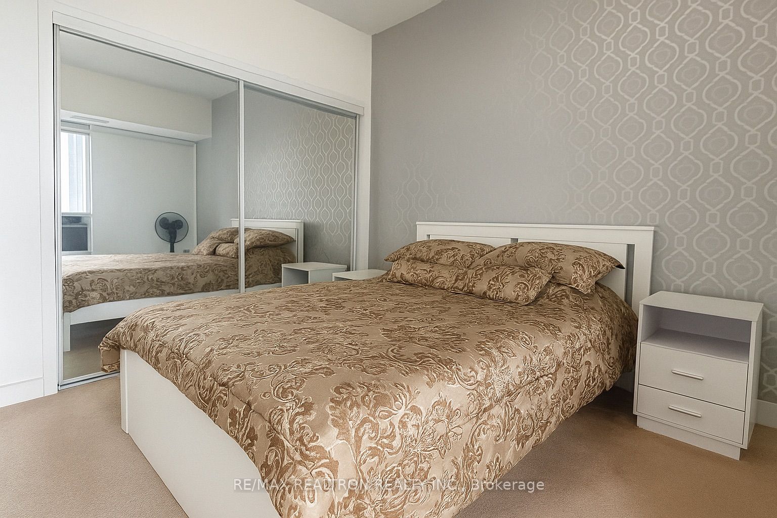 12 York Street 3301, Toronto, ON M5J 2Z2 photo 3