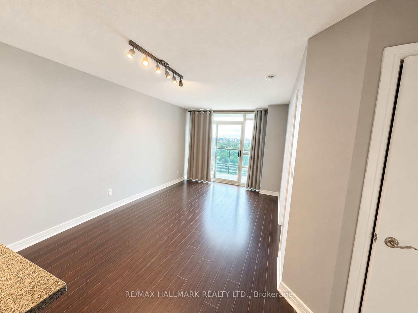 18 Harrison Garden Boulevard 1907, Toronto, ON M2N 7J7 photo 4