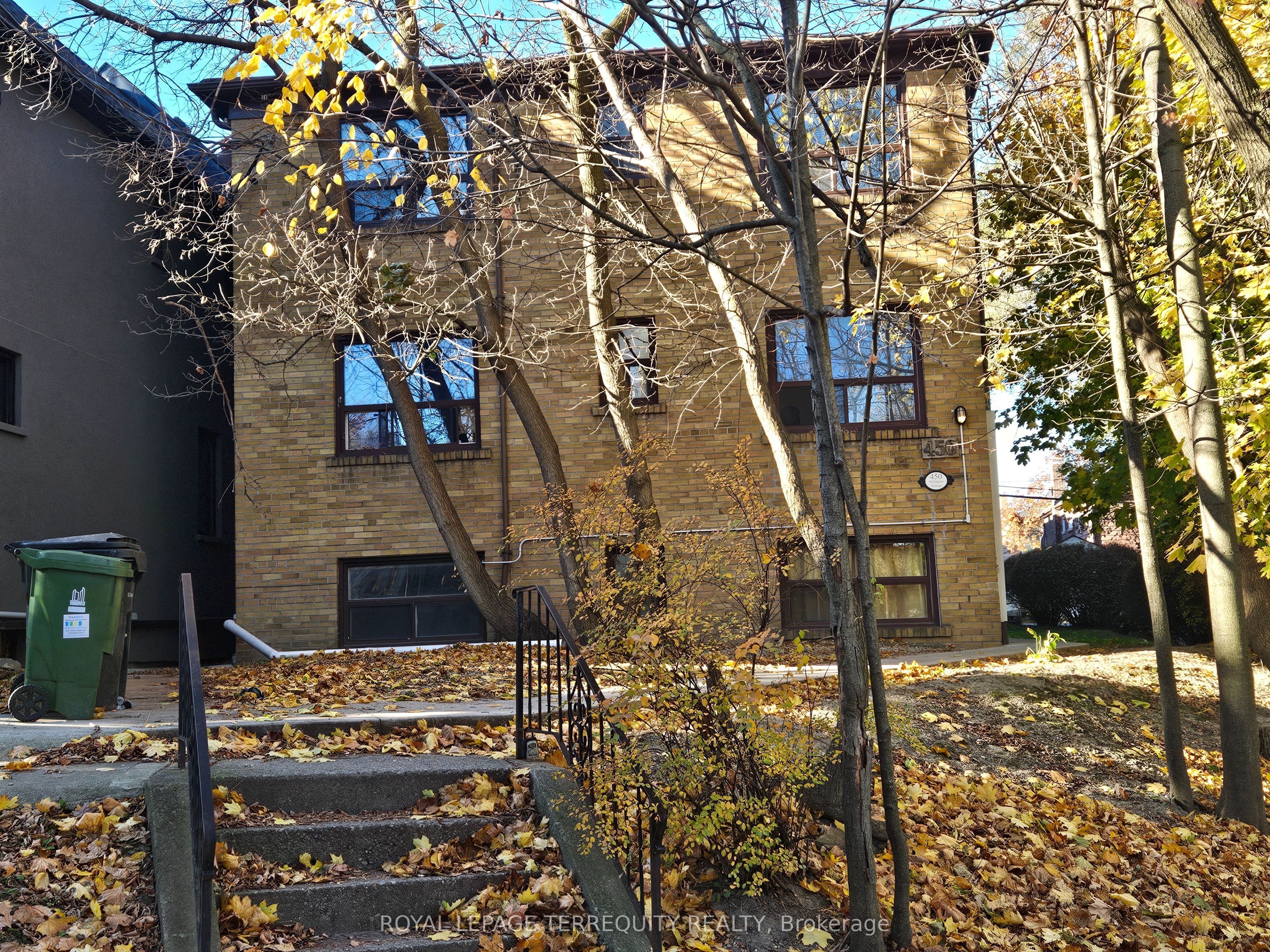 450 Arlington Avenue 5, Toronto, ON M6C 3A2 photo 2