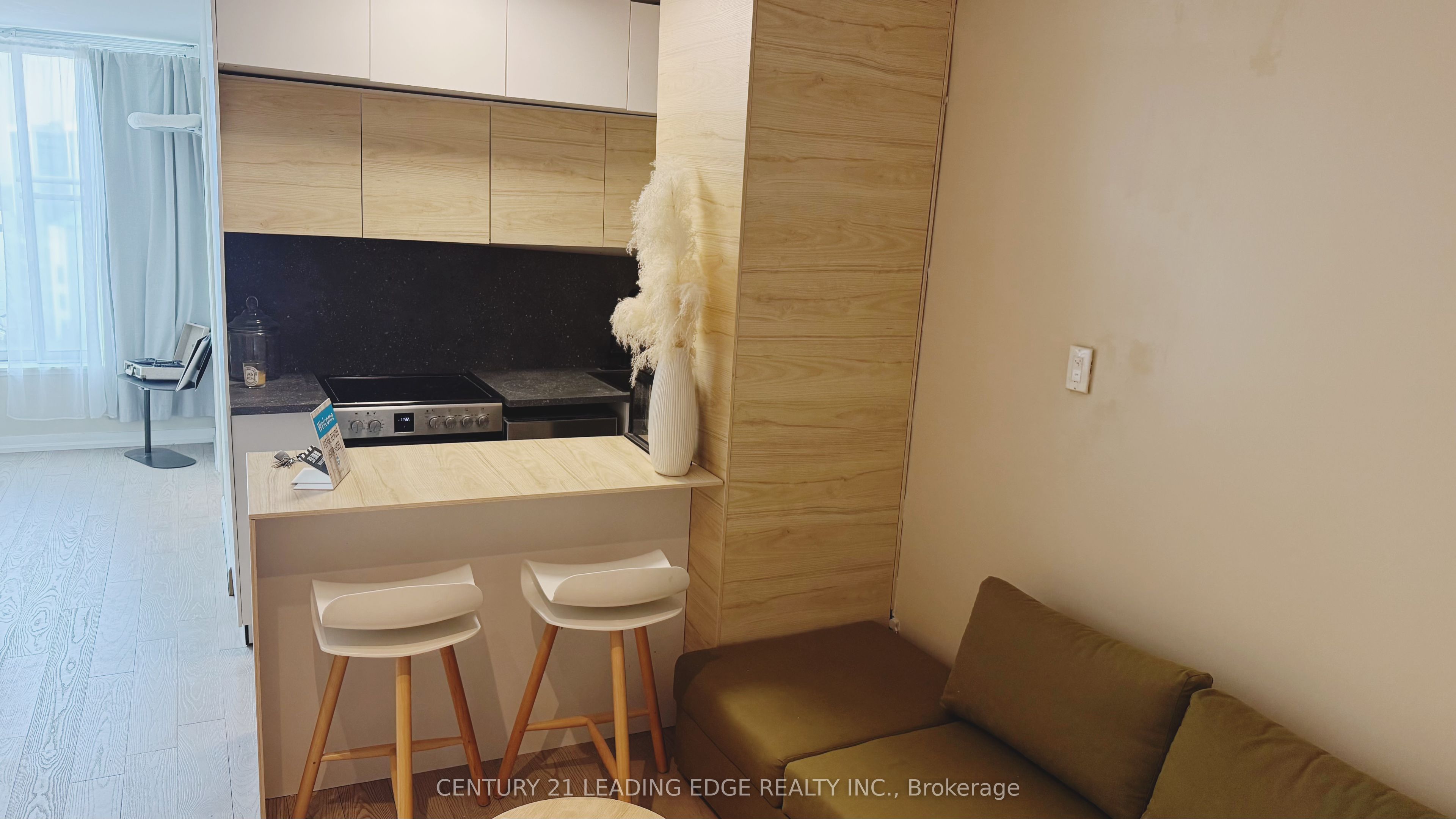 650 Queens Quay W 1821, Toronto, ON M5V 3N2 photo 2