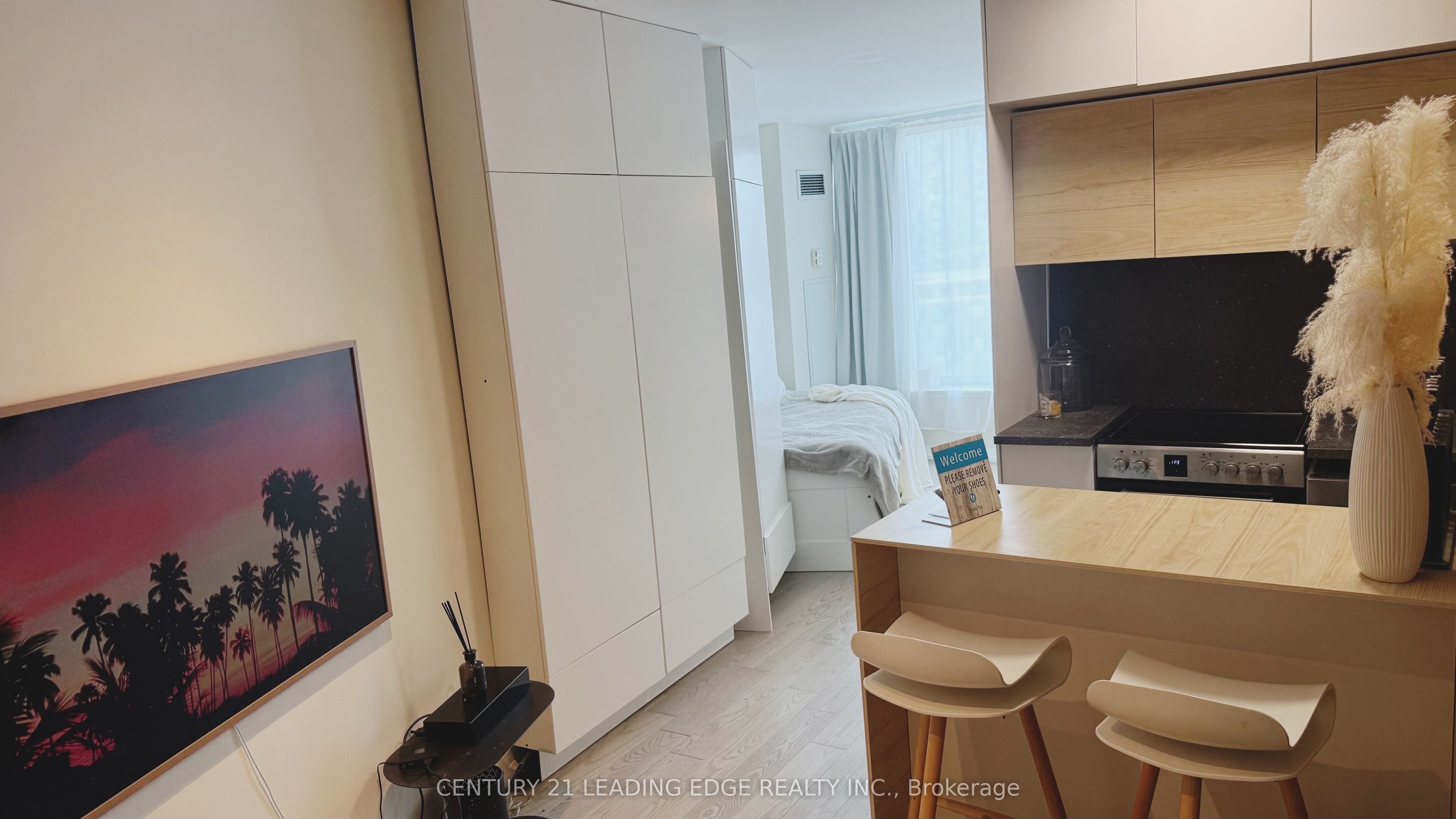 650 Queens Quay W 1821, Toronto, ON M5V 3N2 photo 3