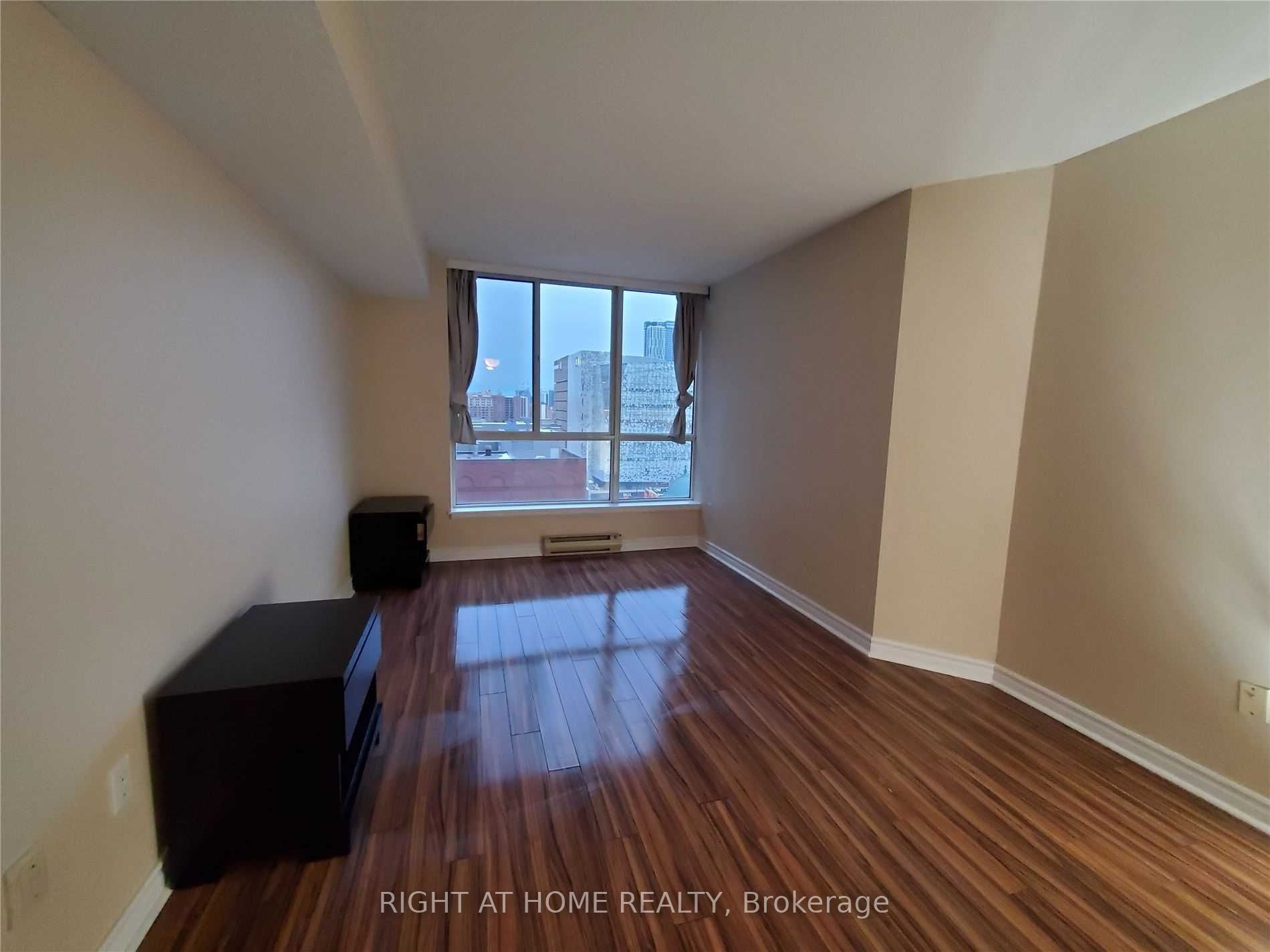 38 Elm Street 1109, Toronto, ON M5G 2K5 photo 3