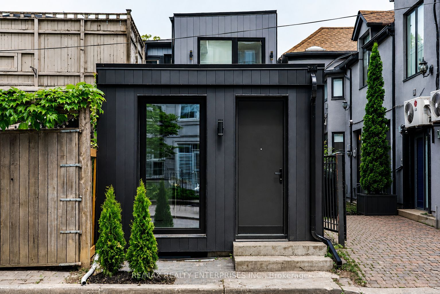 21 Belmont Street S 2, Toronto, ON M5R 1P9