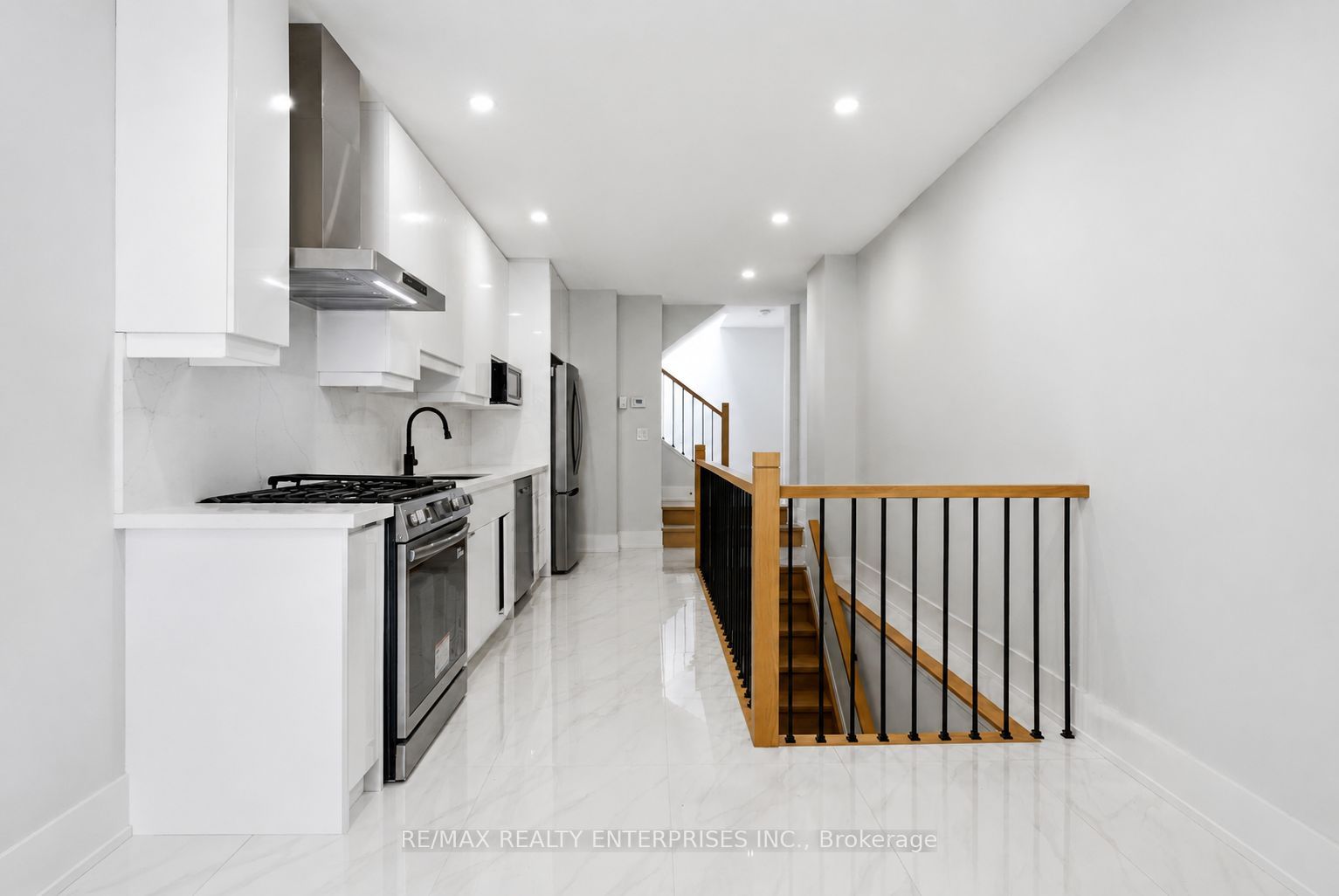 21 Belmont Street S 2, Toronto, ON M5R 1P9 photo 3
