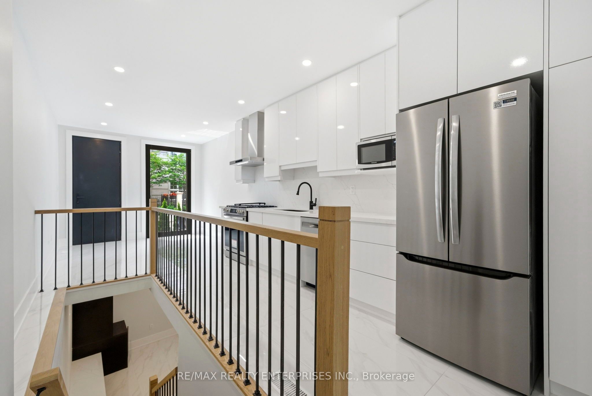 21 Belmont Street S 2, Toronto, ON M5R 1P9 photo 4