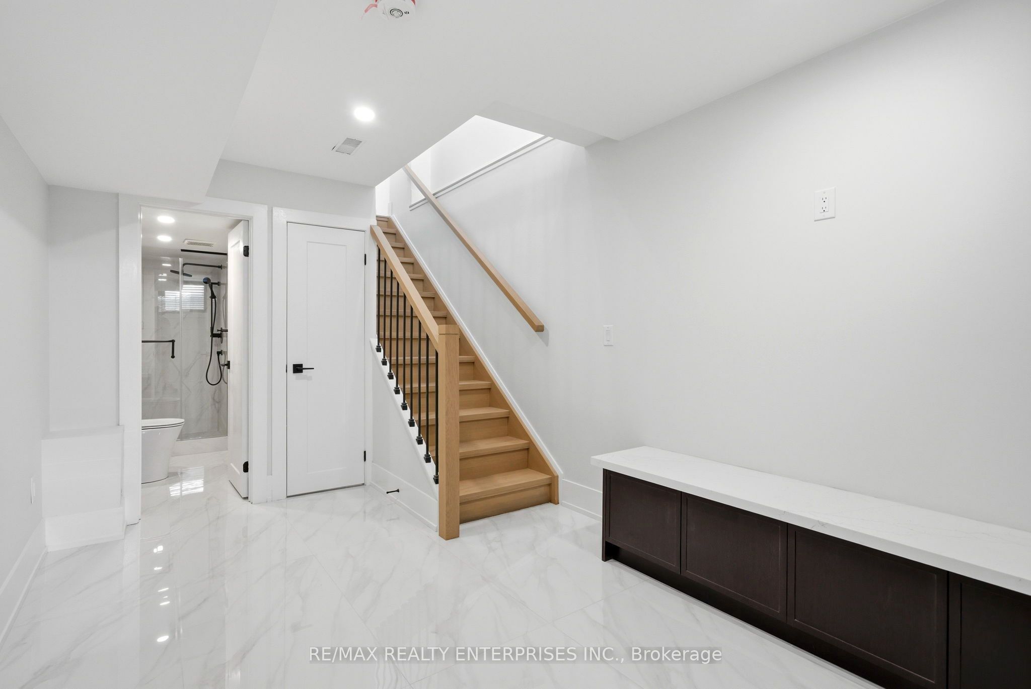 21 Belmont Street S 2, Toronto, ON M5R 1P9 photo 5