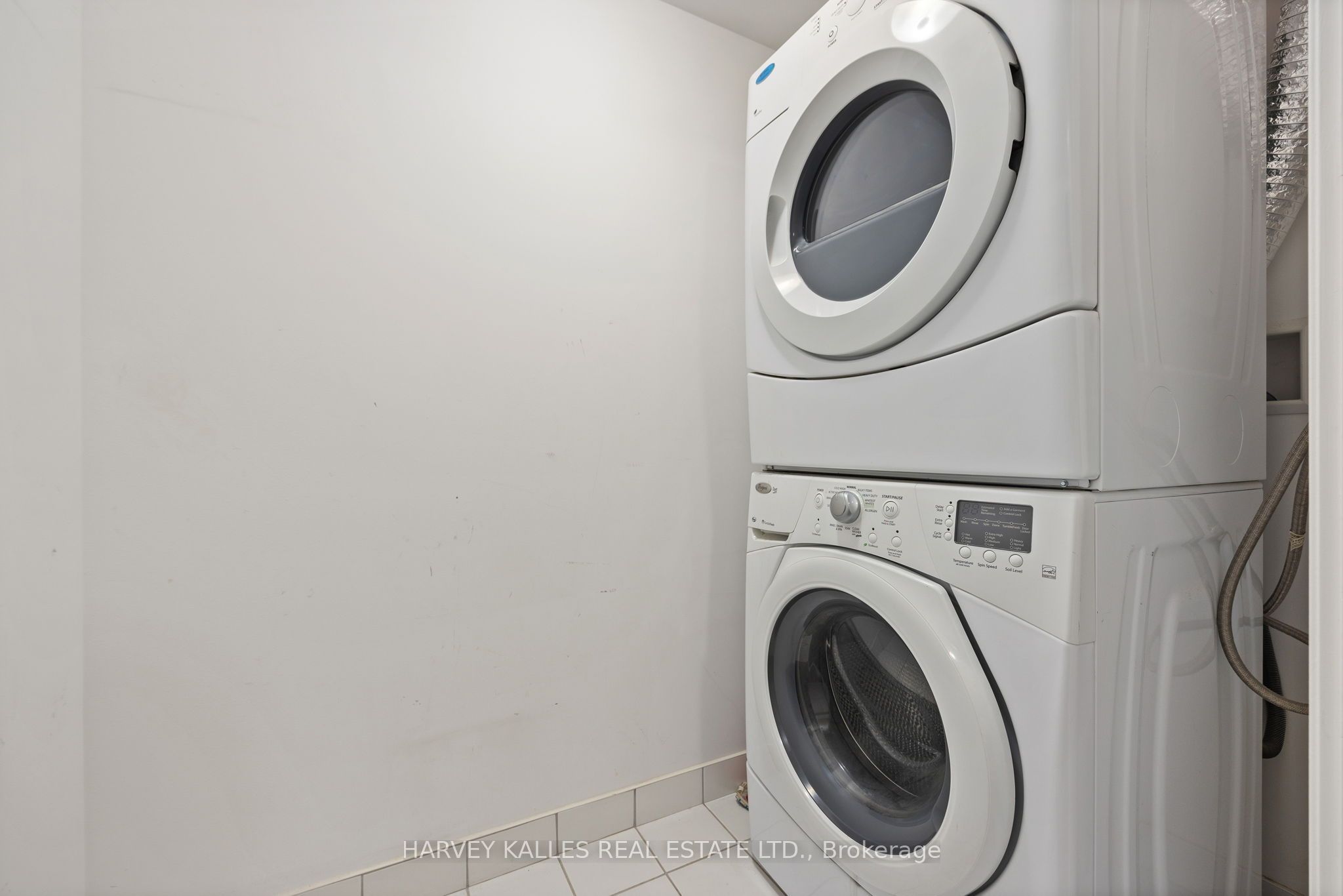38 Grand Magazine Street 628, Toronto, ON M5V 0B1 photo 3