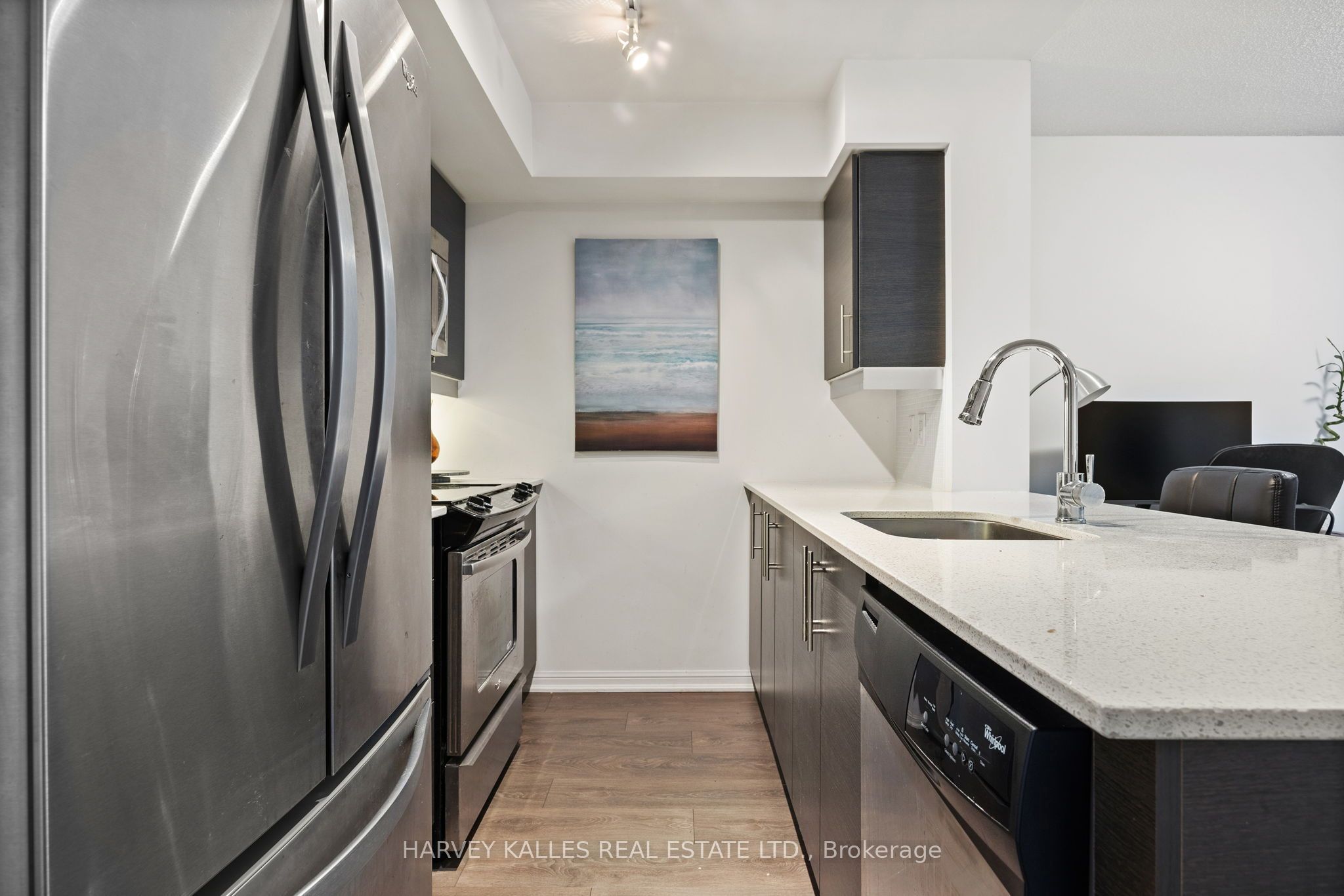 38 Grand Magazine Street 628, Toronto, ON M5V 0B1 photo 5