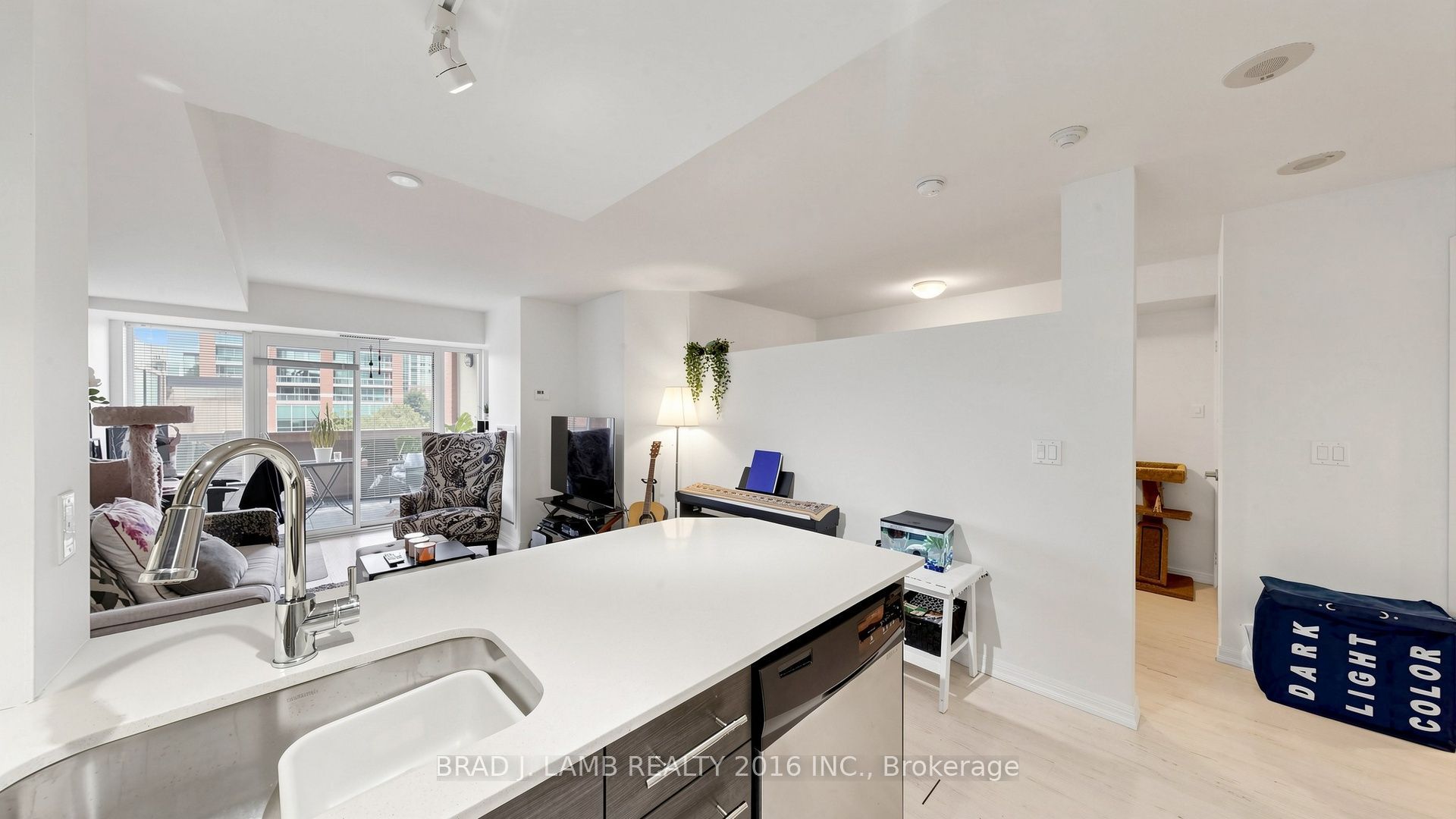65 East Liberty Street 414, Toronto, ON M6K 3R2 photo 2