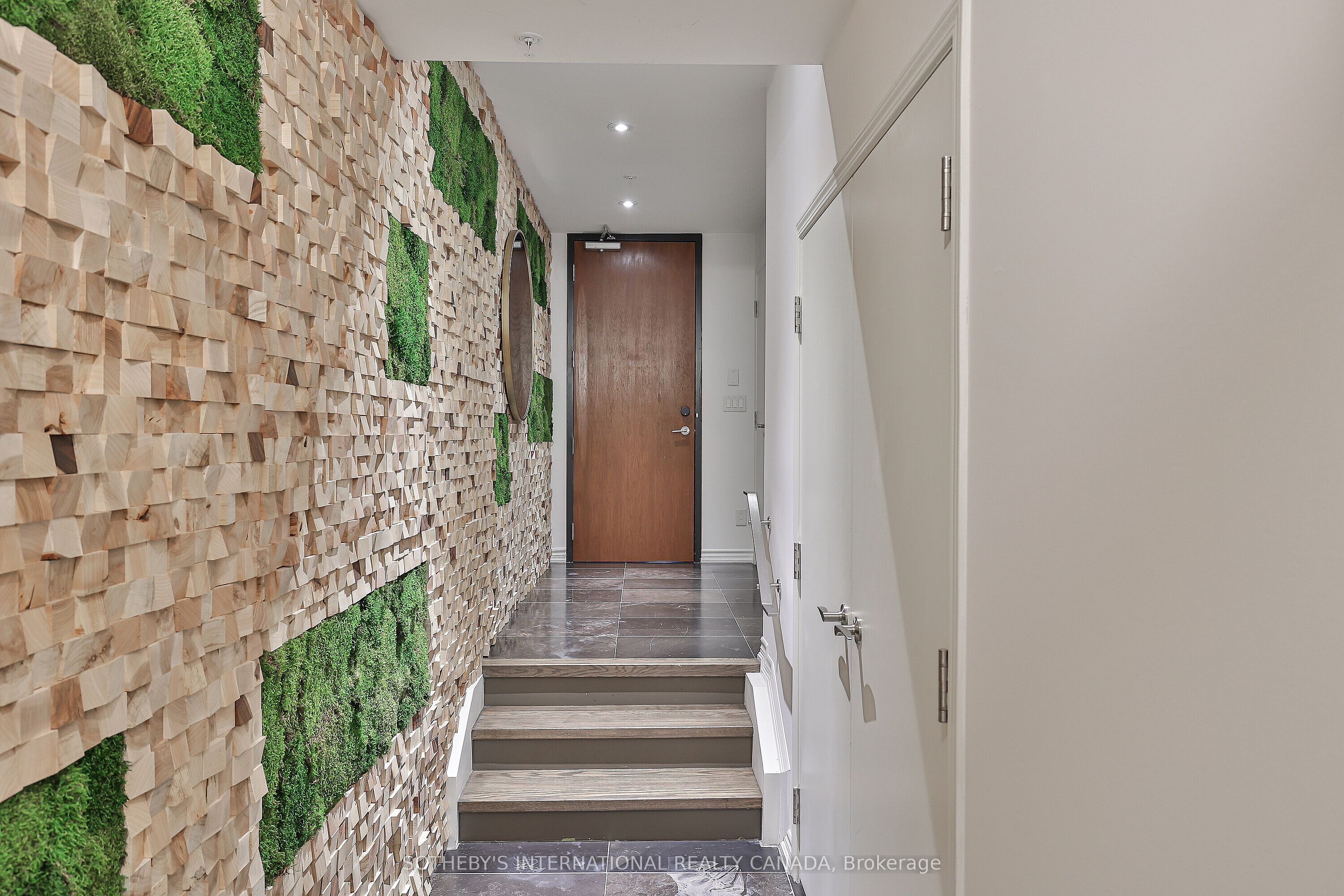 43 Hanna Avenue 441, Toronto, ON M6K 1X1 photo 3