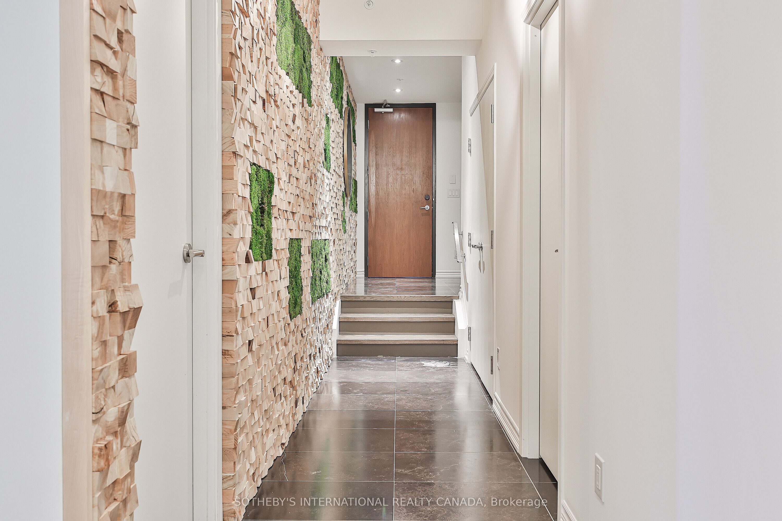 43 Hanna Avenue 441, Toronto, ON M6K 1X1 photo 4
