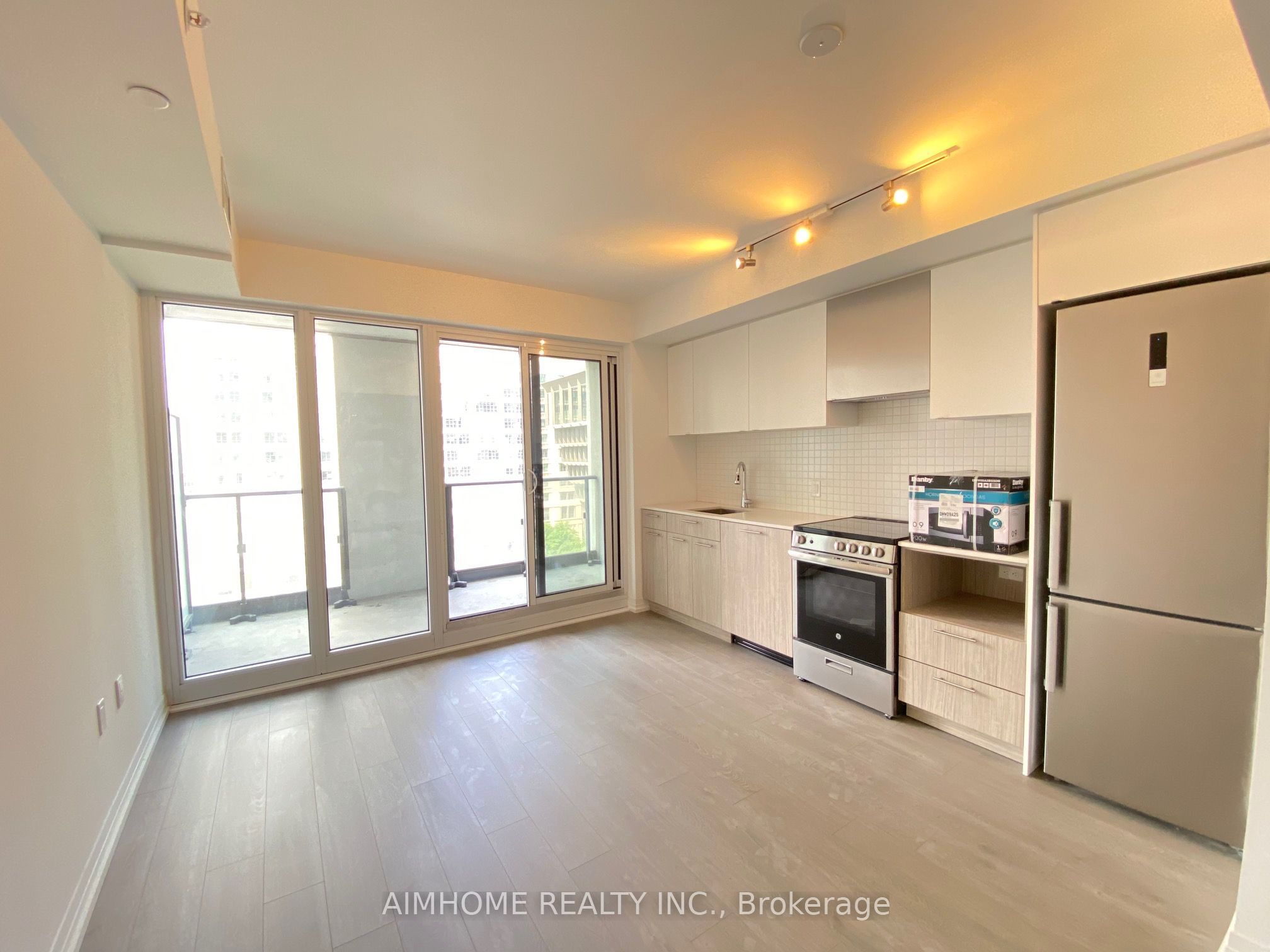 251 Jarvis Street 834, Toronto, ON M5A 4R6 photo 2