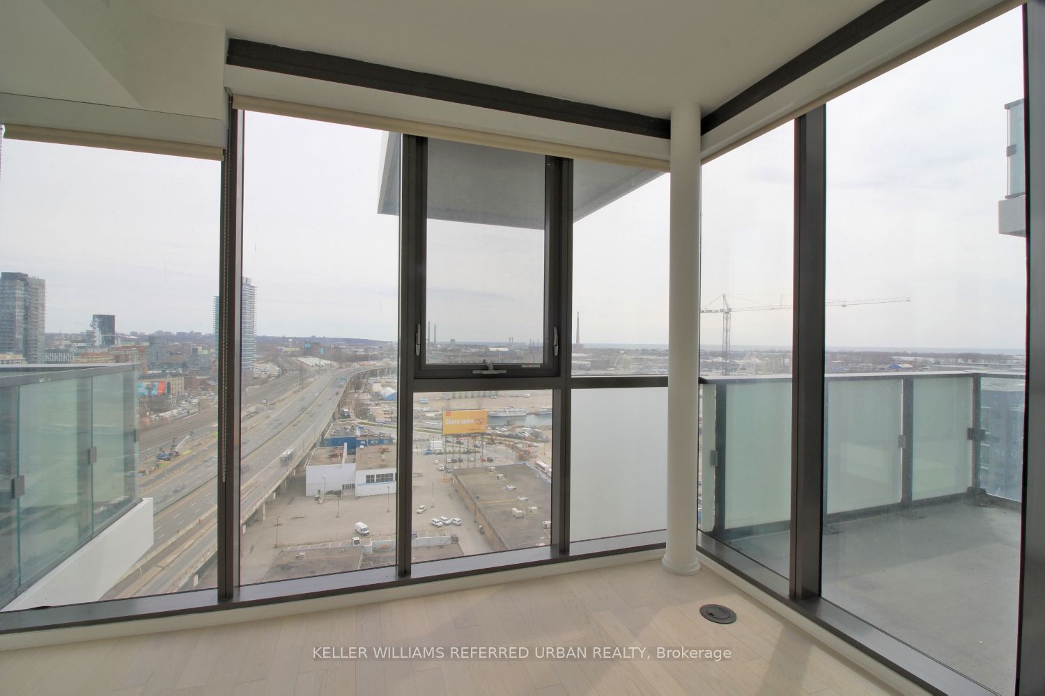 16 Bonnycastle Street 1707, Toronto, ON M5A 0C9 photo 4