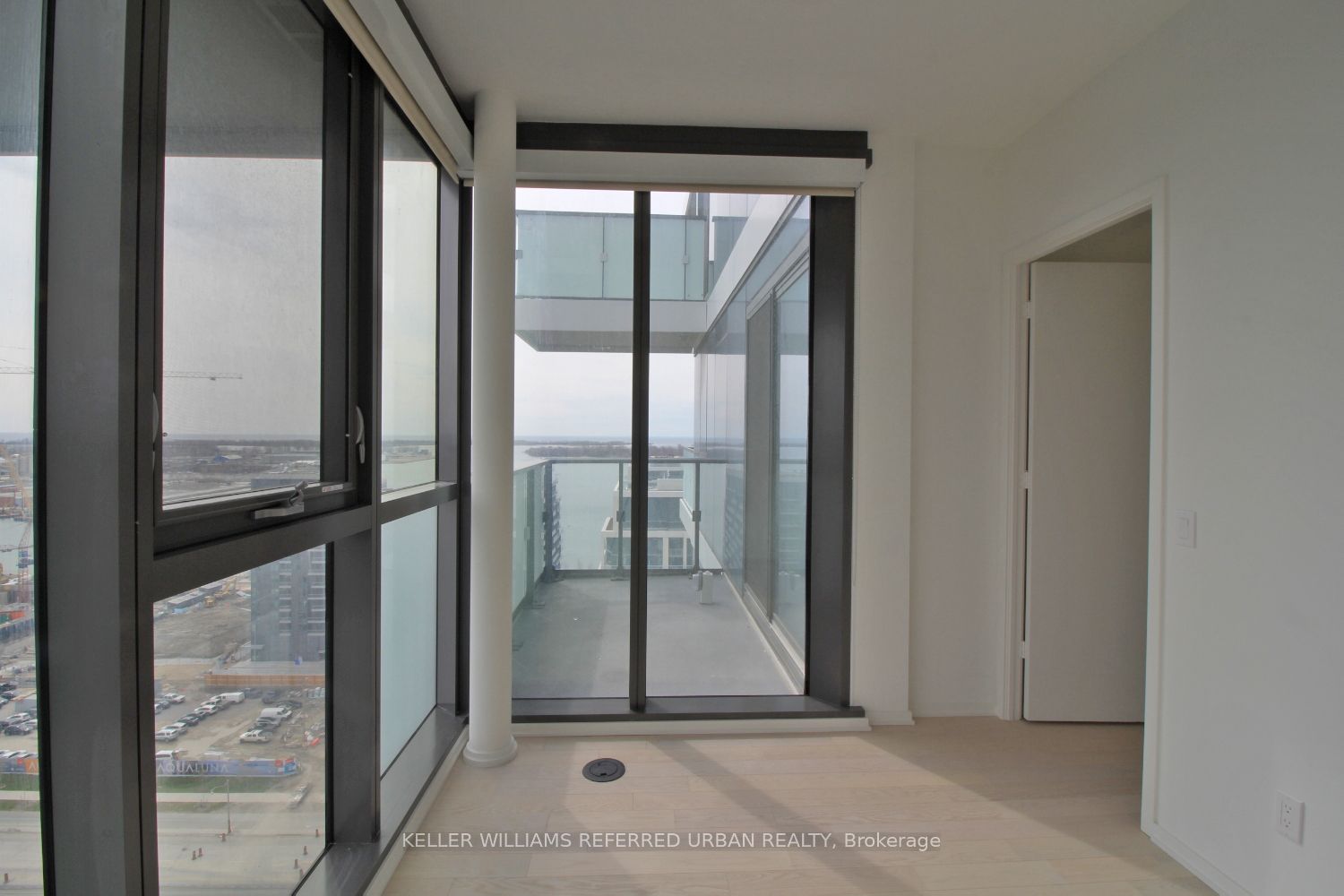 16 Bonnycastle Street 1707, Toronto, ON M5A 0C9 photo 5