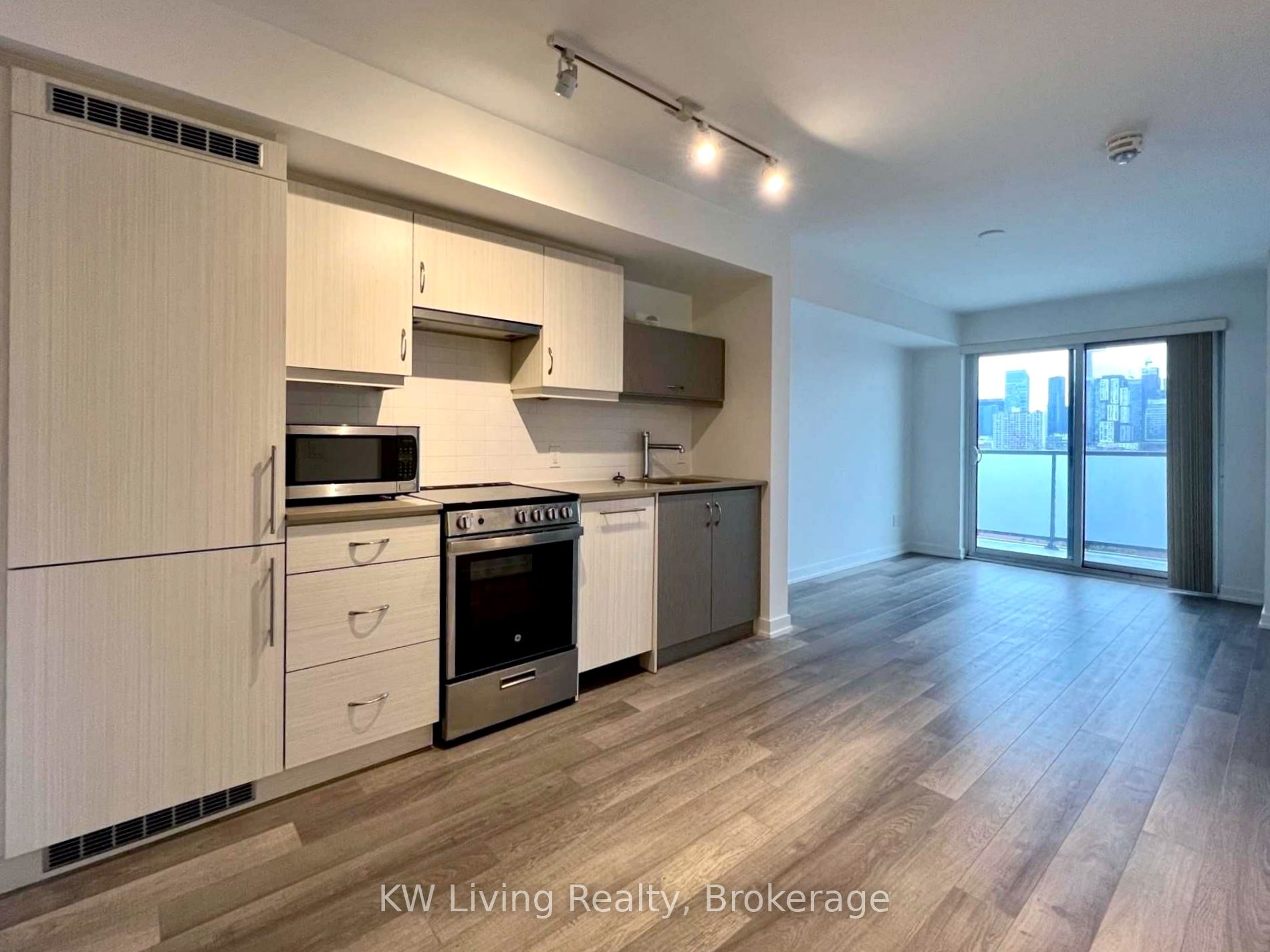 181 Huron Street 601, Toronto, ON M5T 0C1 photo 2