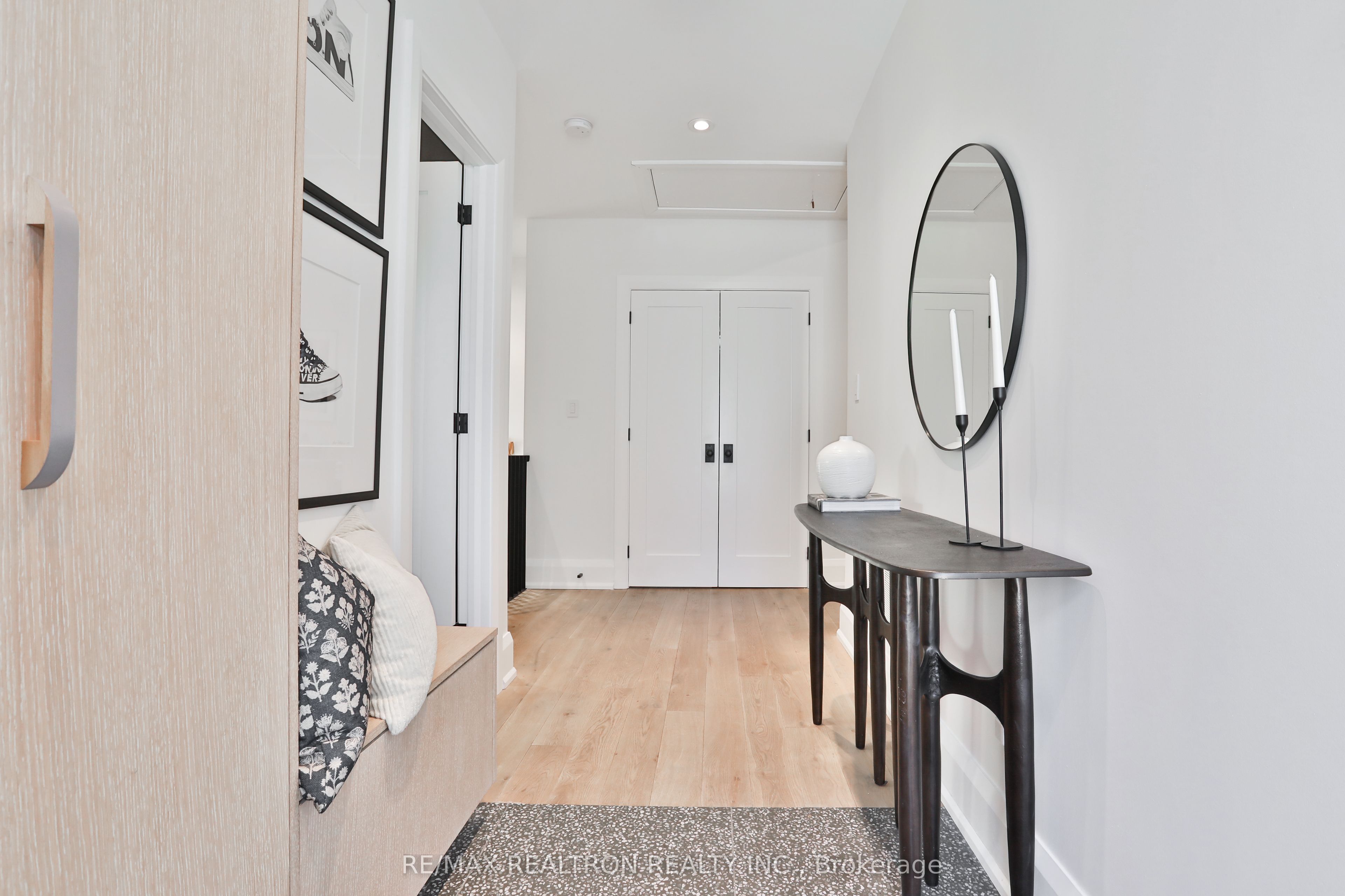 46 Gloucester Grove, Toronto, ON M6C 2A1 photo 2