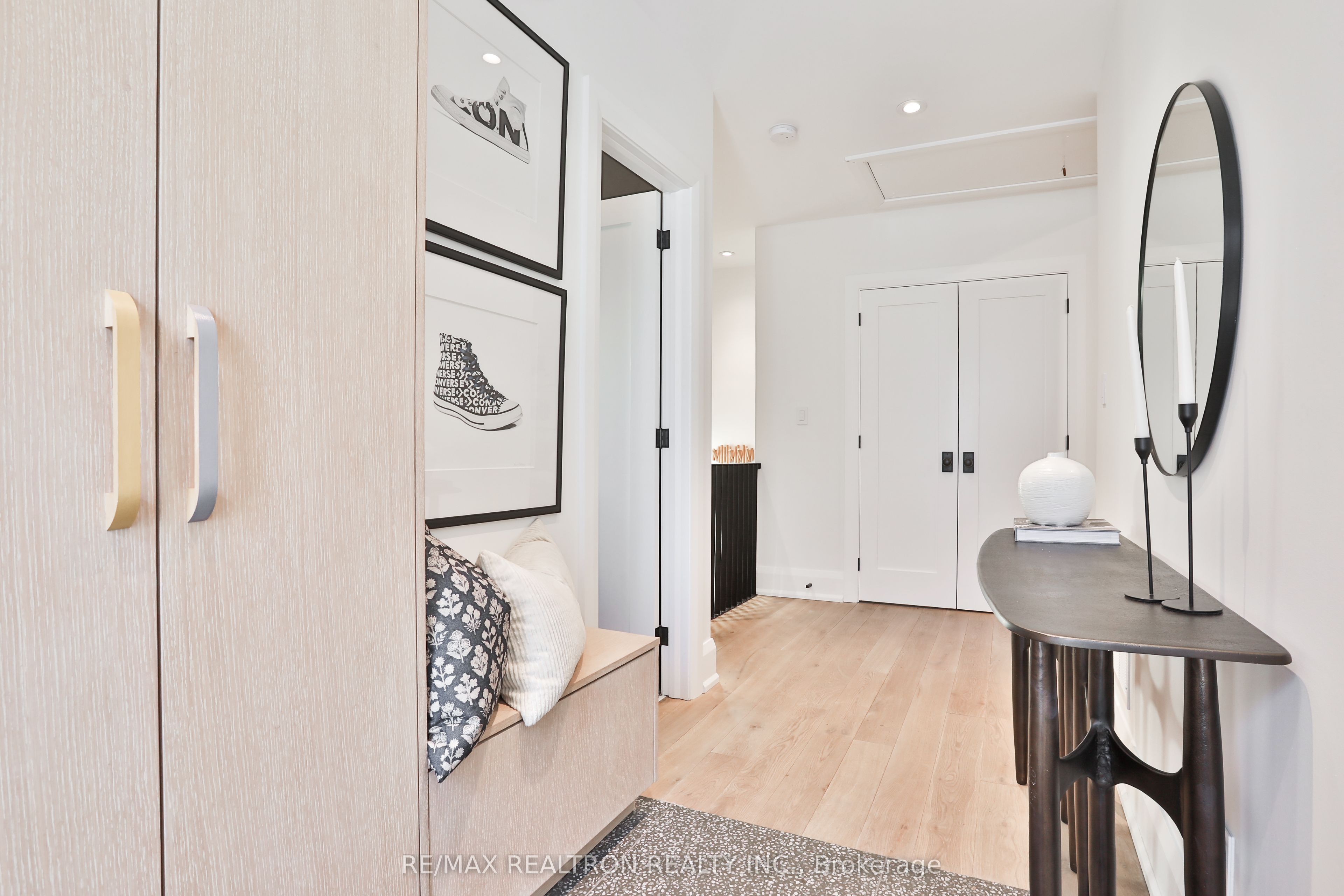 46 Gloucester Grove, Toronto, ON M6C 2A1 photo 3