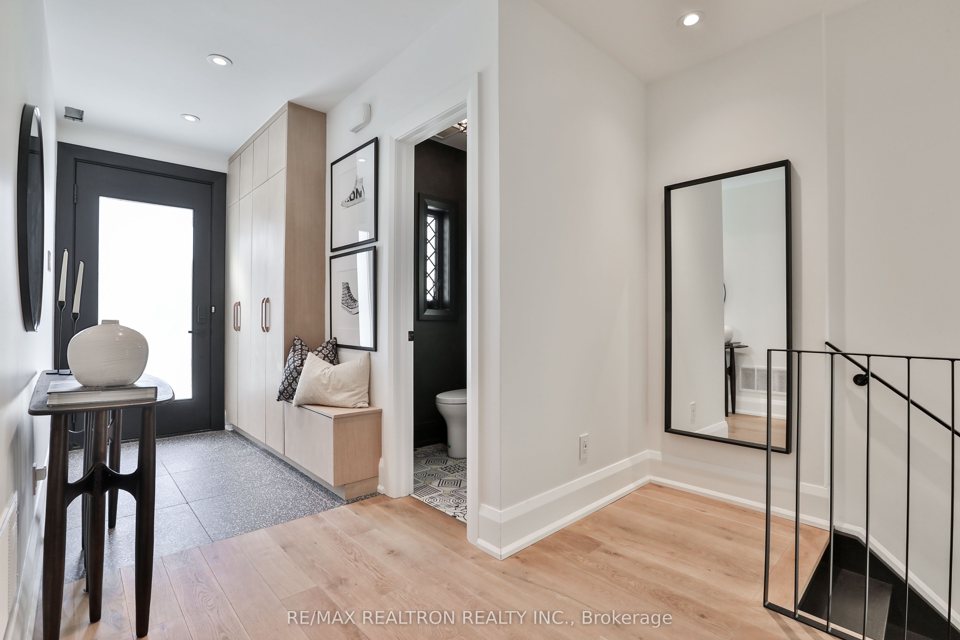 46 Gloucester Grove, Toronto, ON M6C 2A1 photo 4