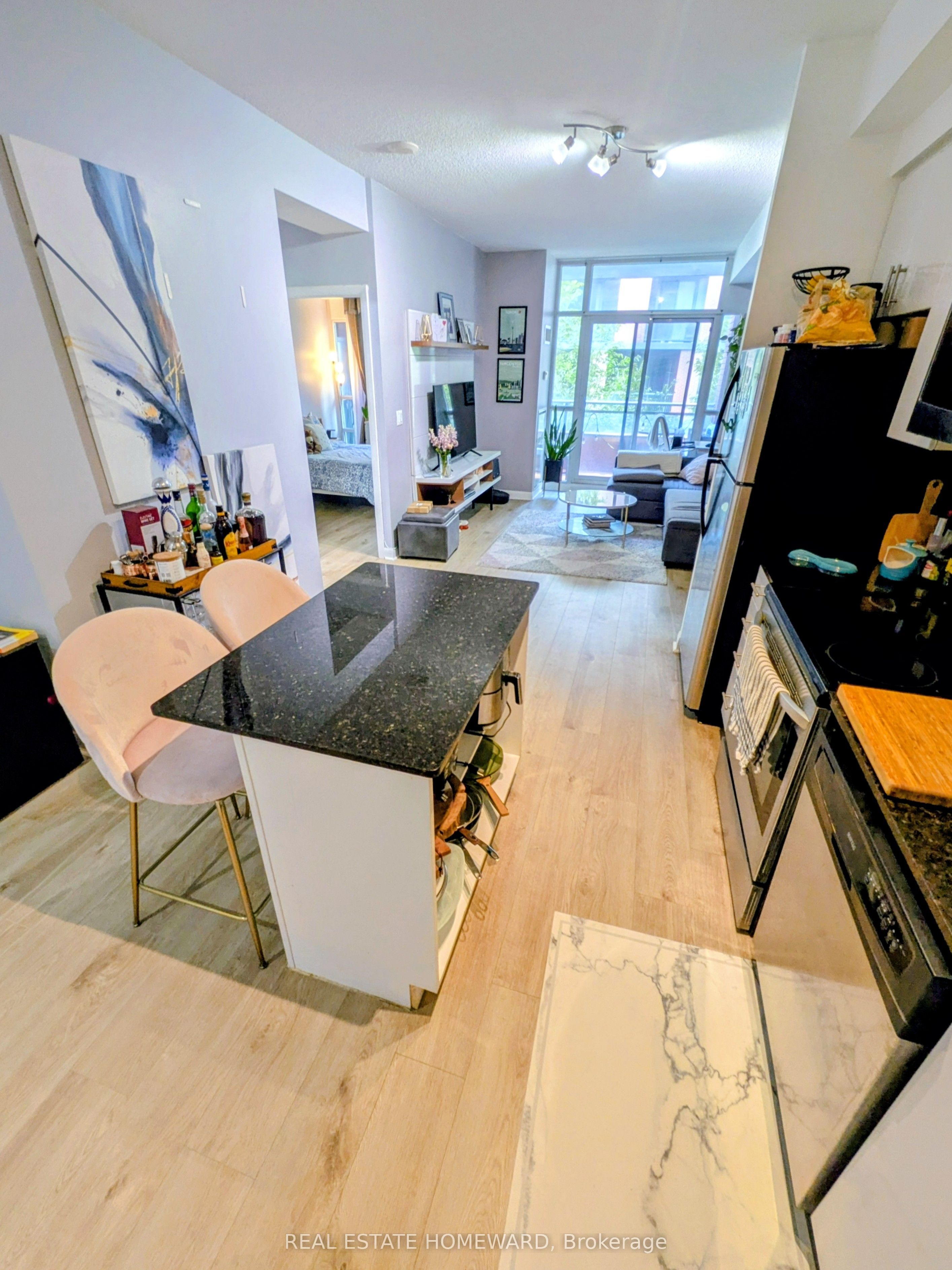 15 Bruyeres Mews 416, Toronto, ON M5V 0A7 photo 3