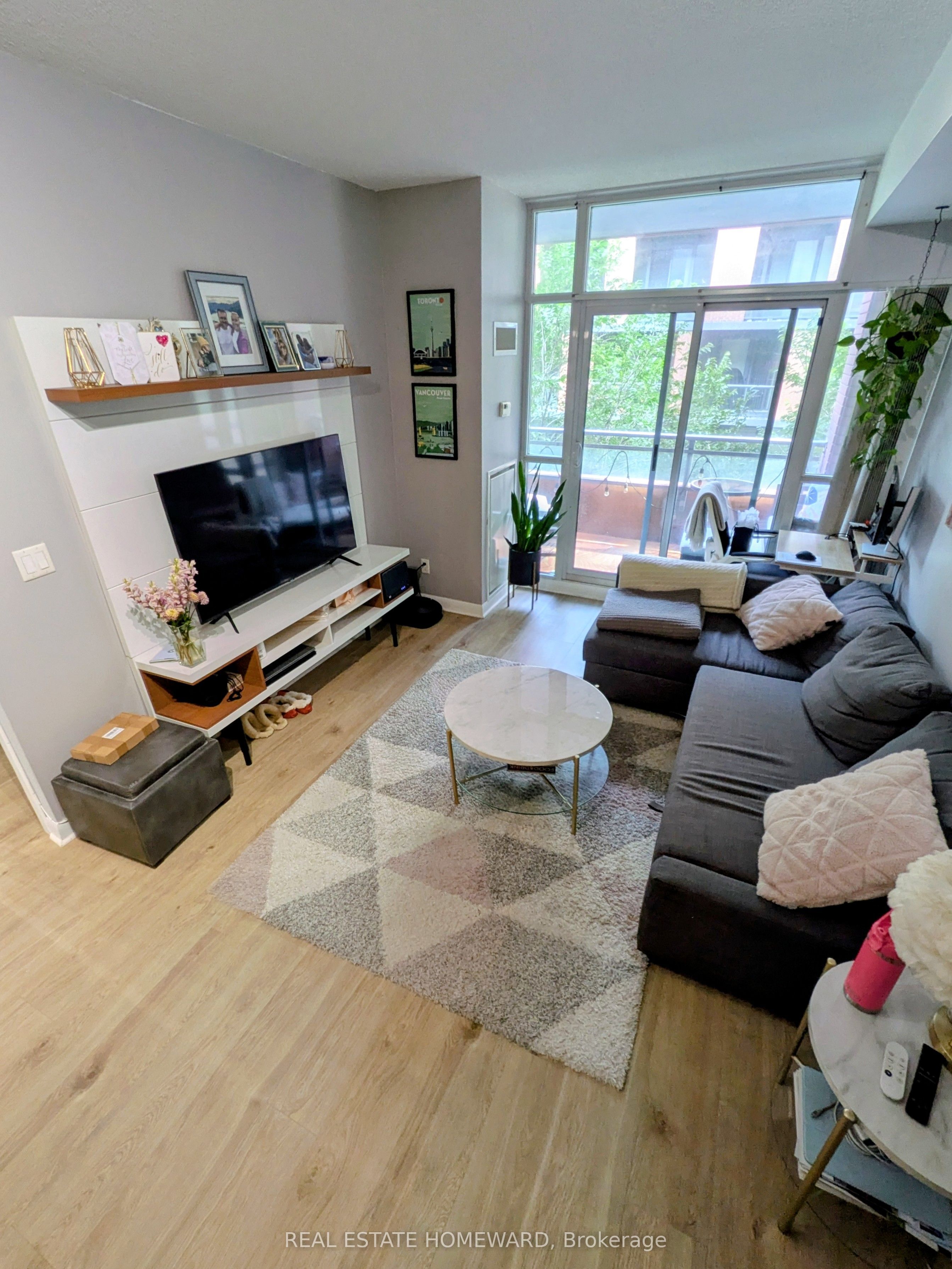 15 Bruyeres Mews 416, Toronto, ON M5V 0A7 photo 4