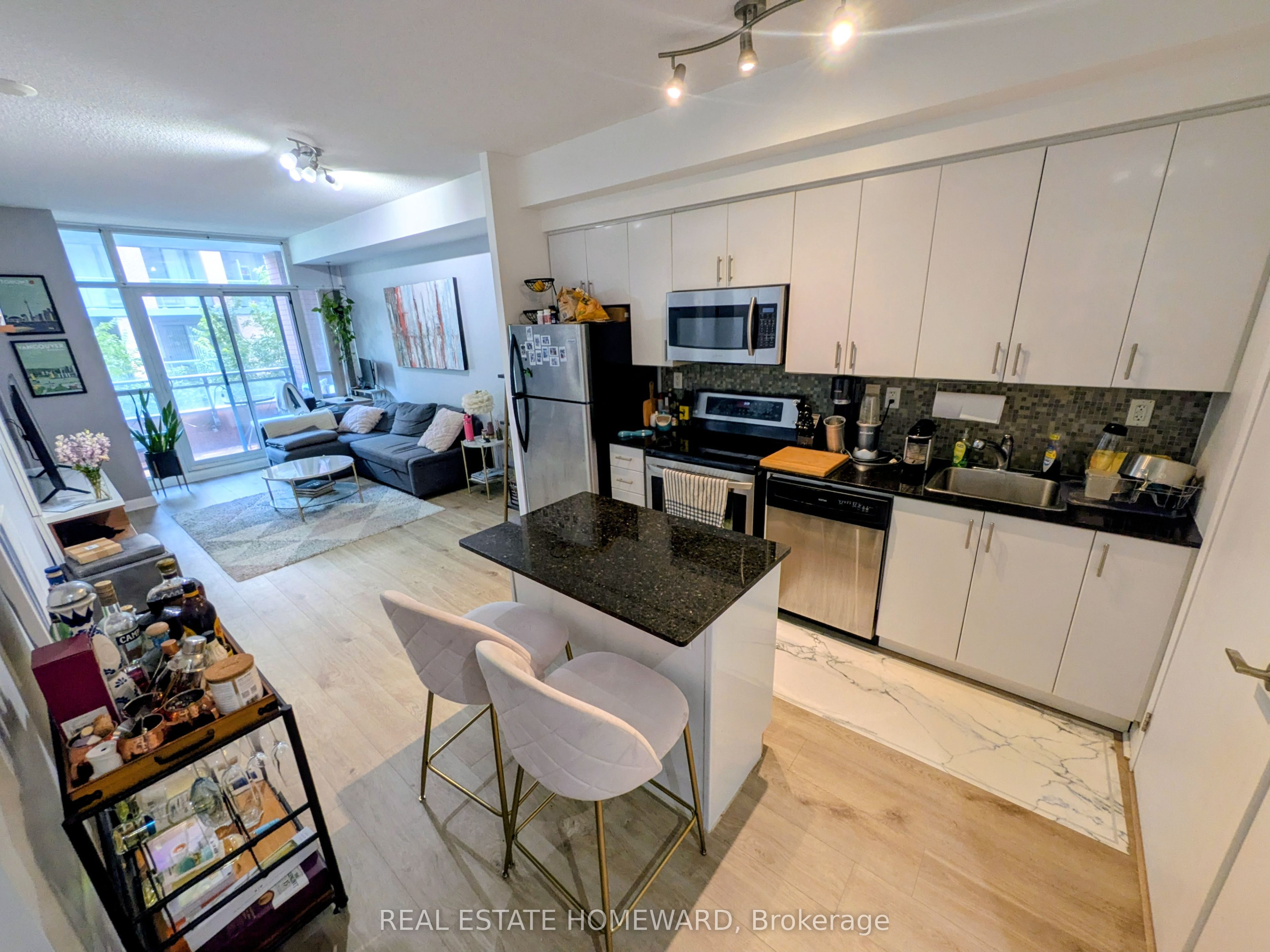 15 Bruyeres Mews 416, Toronto, ON M5V 0A7 photo 5