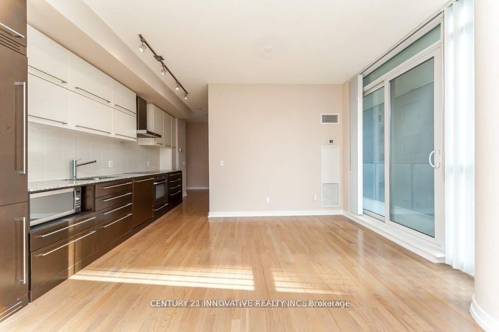 770 Bay Street 1610, Toronto, ON M5G 1N6 photo 3
