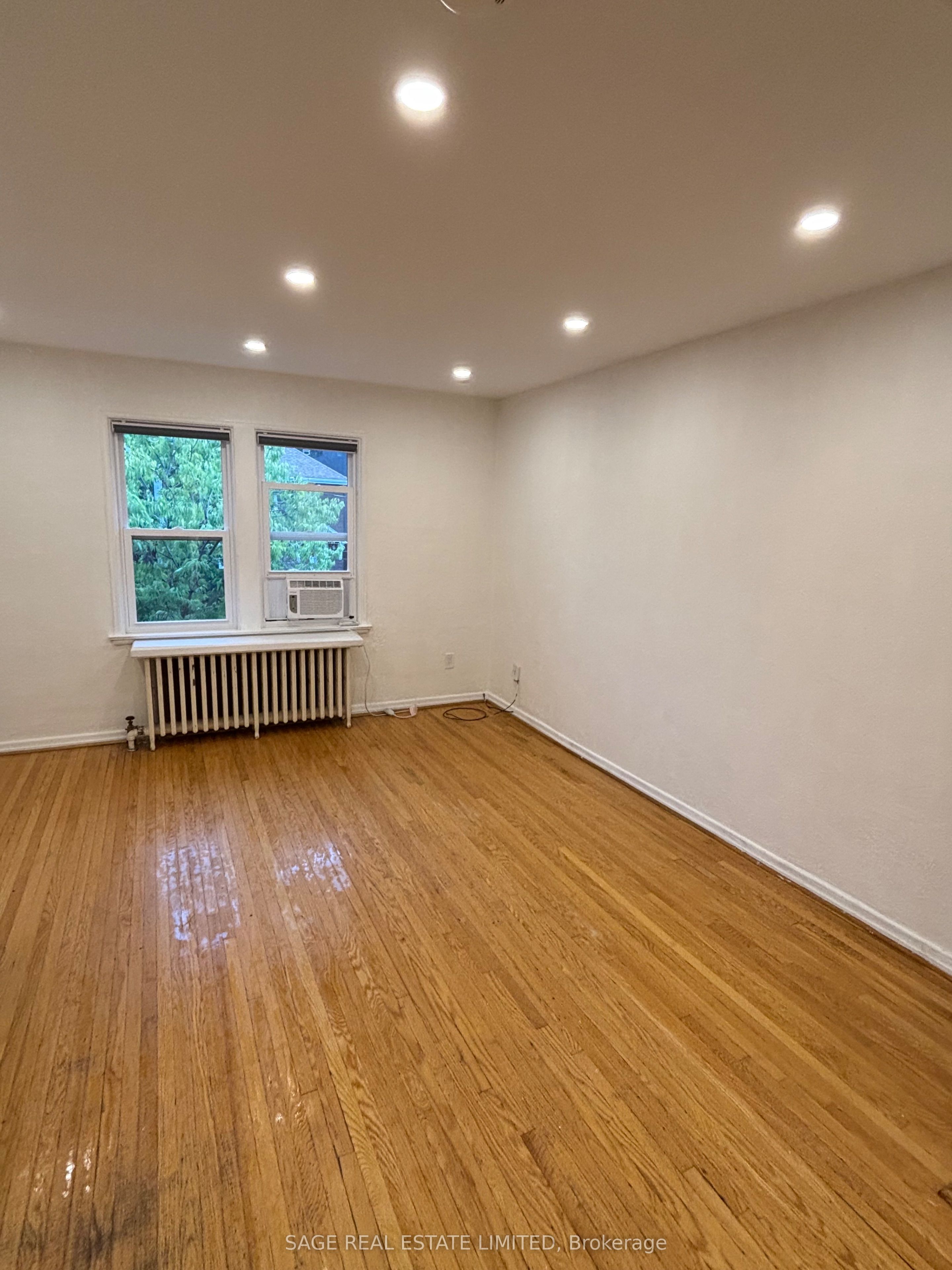 75 Burnaby Boulevard, Toronto, ON M5N 1G3 photo 3