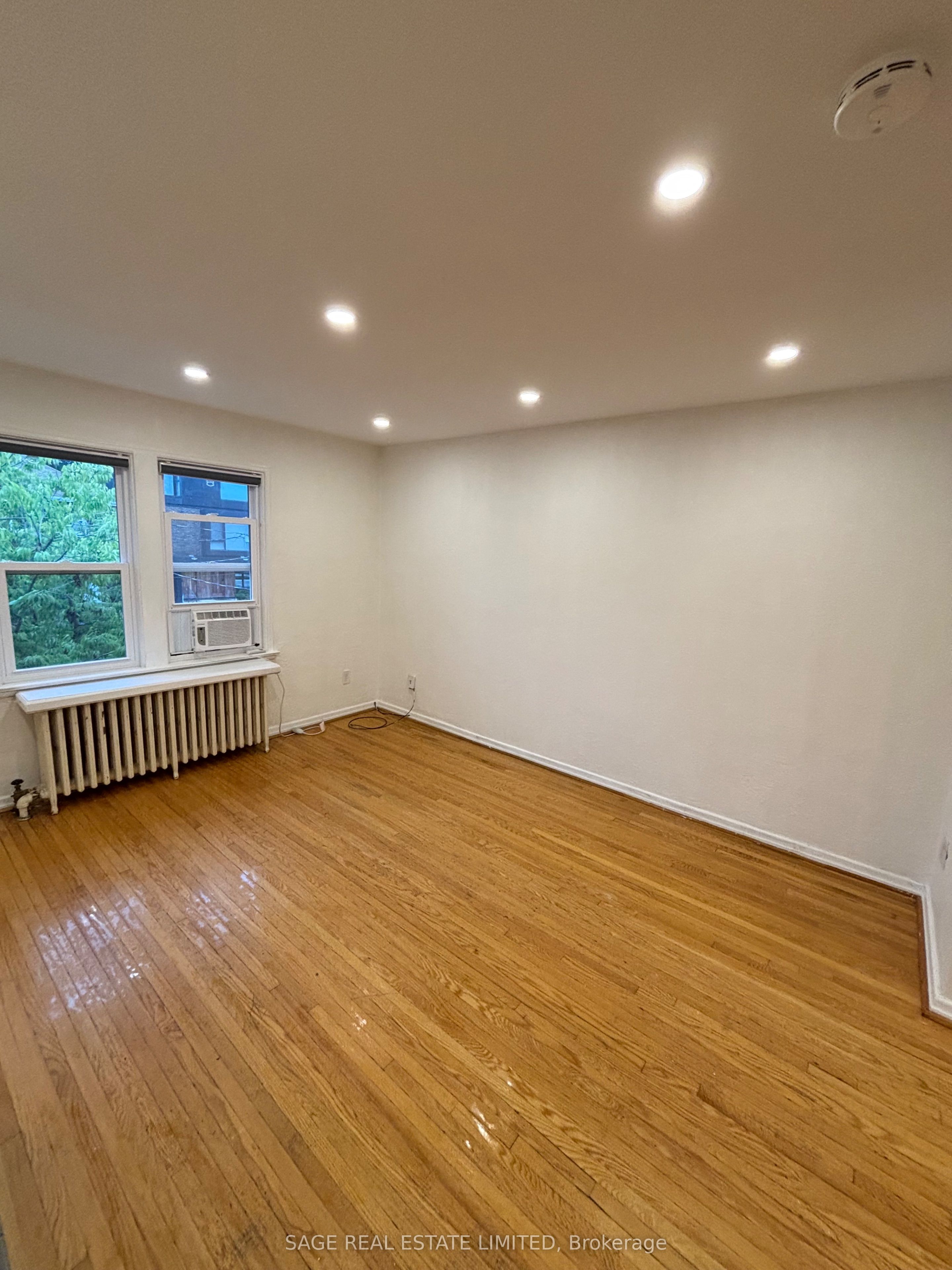 75 Burnaby Boulevard, Toronto, ON M5N 1G3 photo 4