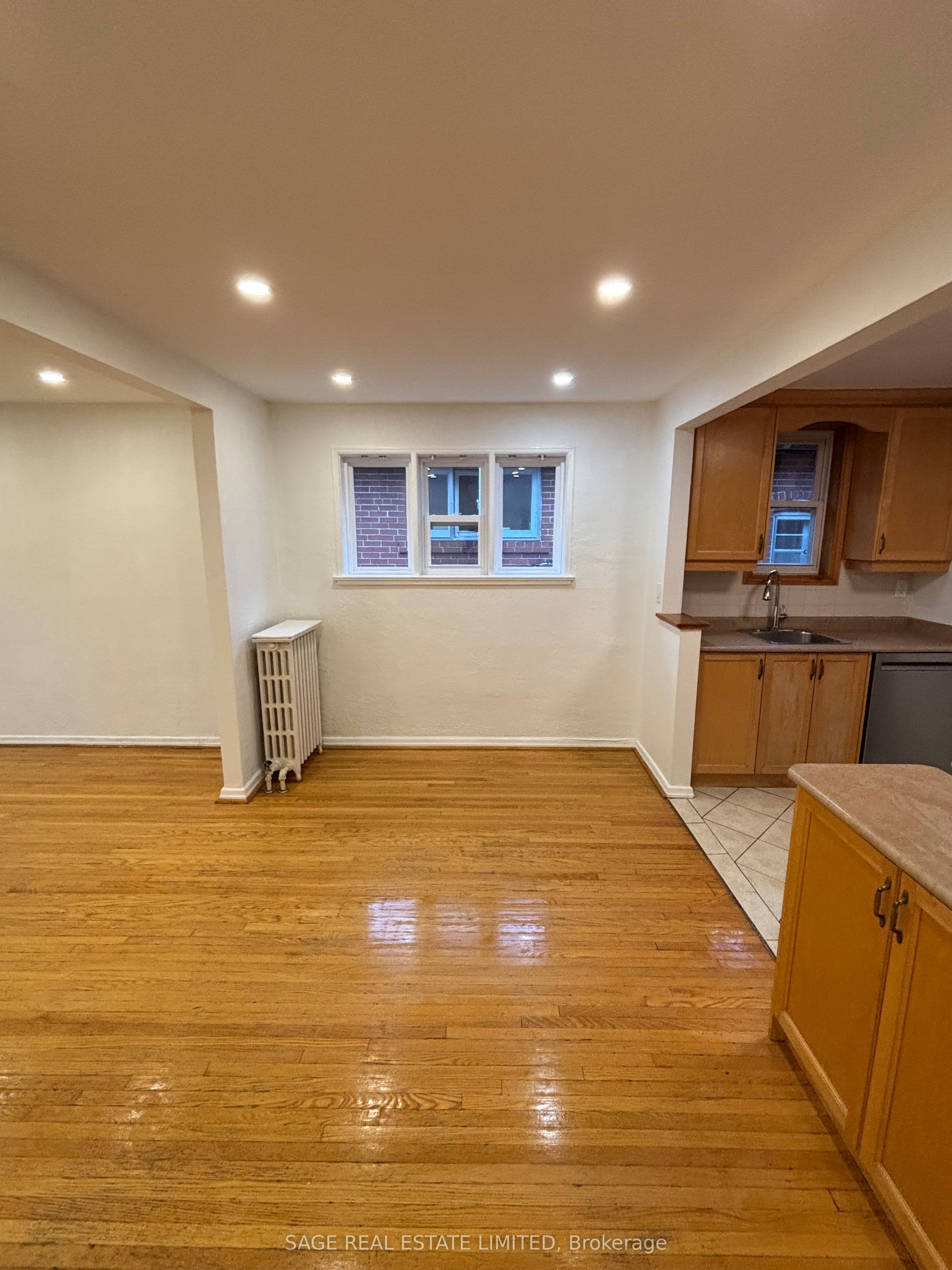 75 Burnaby Boulevard, Toronto, ON M5N 1G3 photo 5