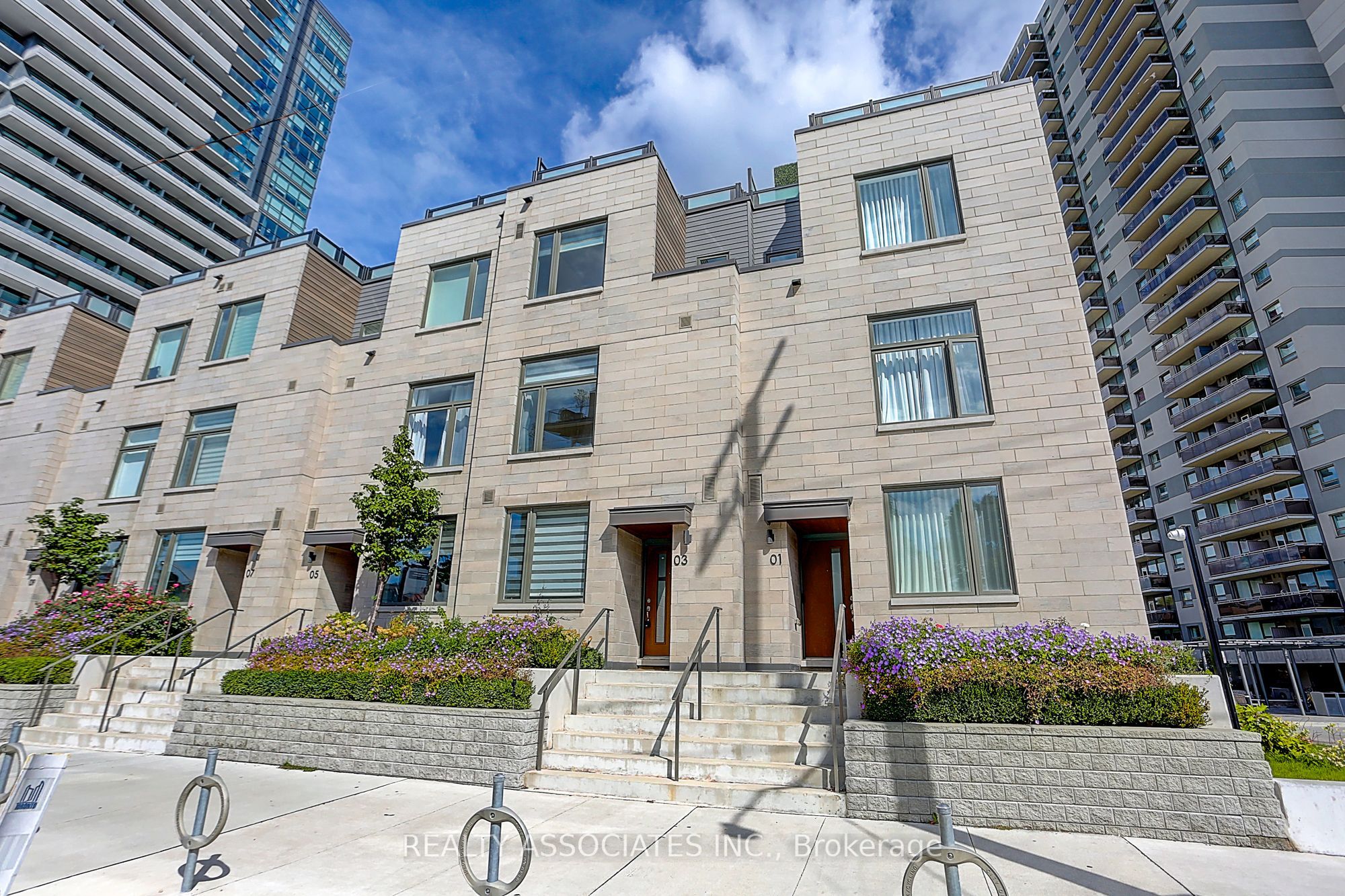 270 Davenport Road TH3, Toronto, ON M5R 0C1 photo 2