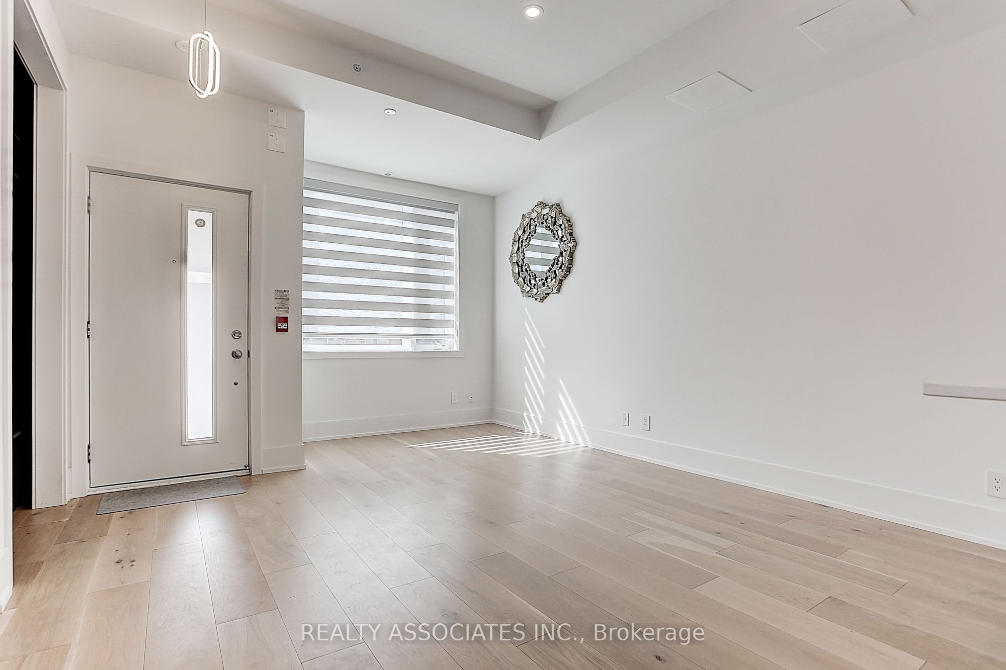 270 Davenport Road TH3, Toronto, ON M5R 0C1 photo 4
