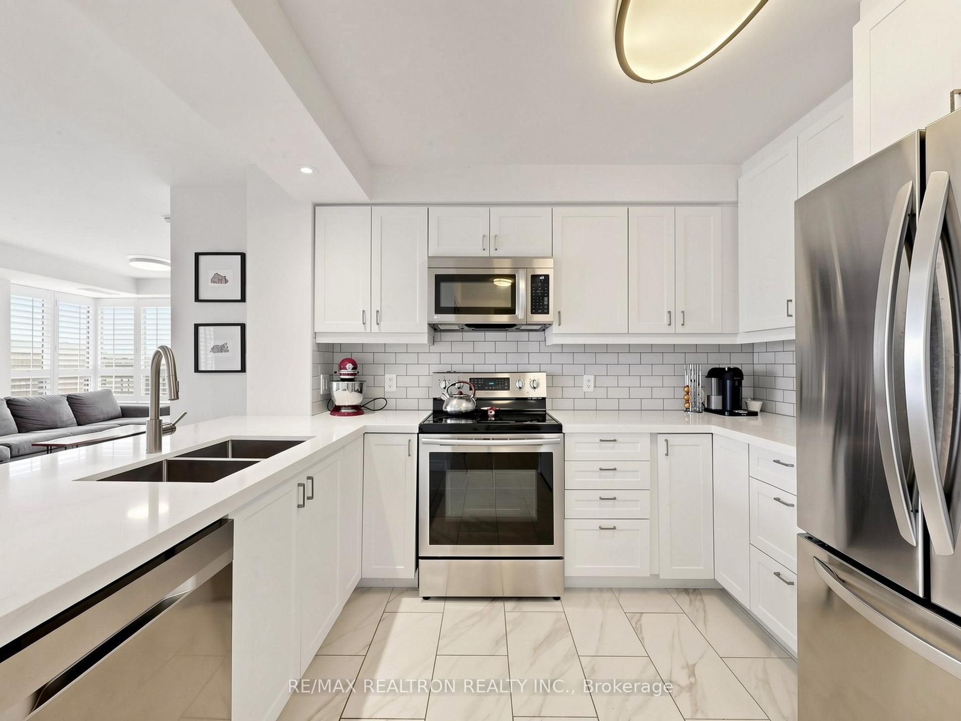 16 Dallimore Circle 414, Toronto, ON M3C 4C4 photo 4