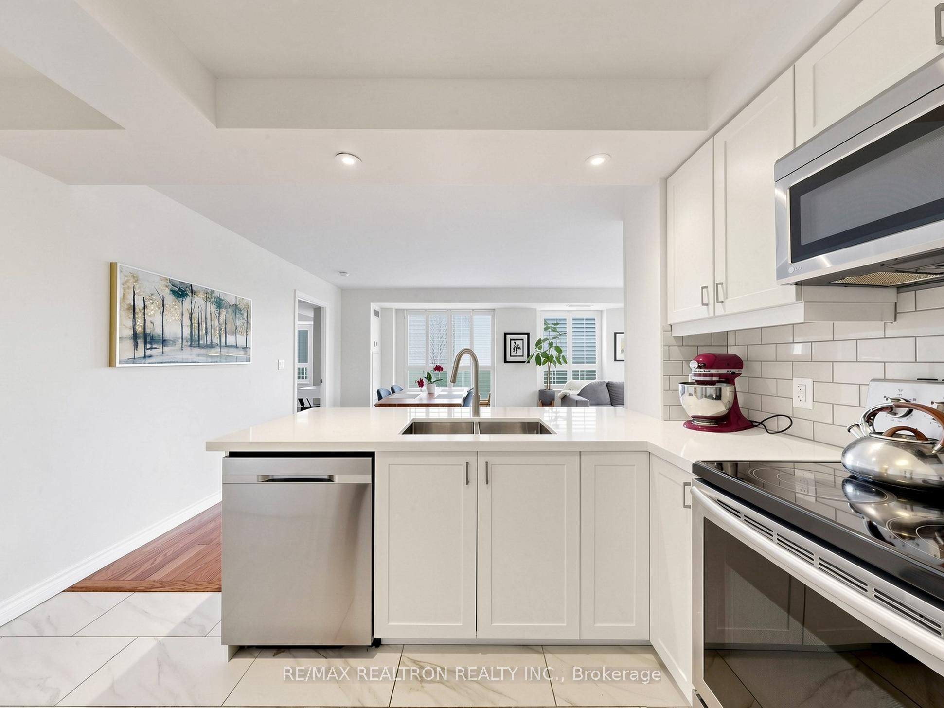 16 Dallimore Circle 414, Toronto, ON M3C 4C4 photo 5