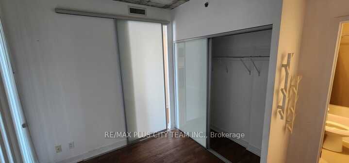 20 Minowan Miikan Lane 1031, Toronto, ON M6J 0E5 photo 5