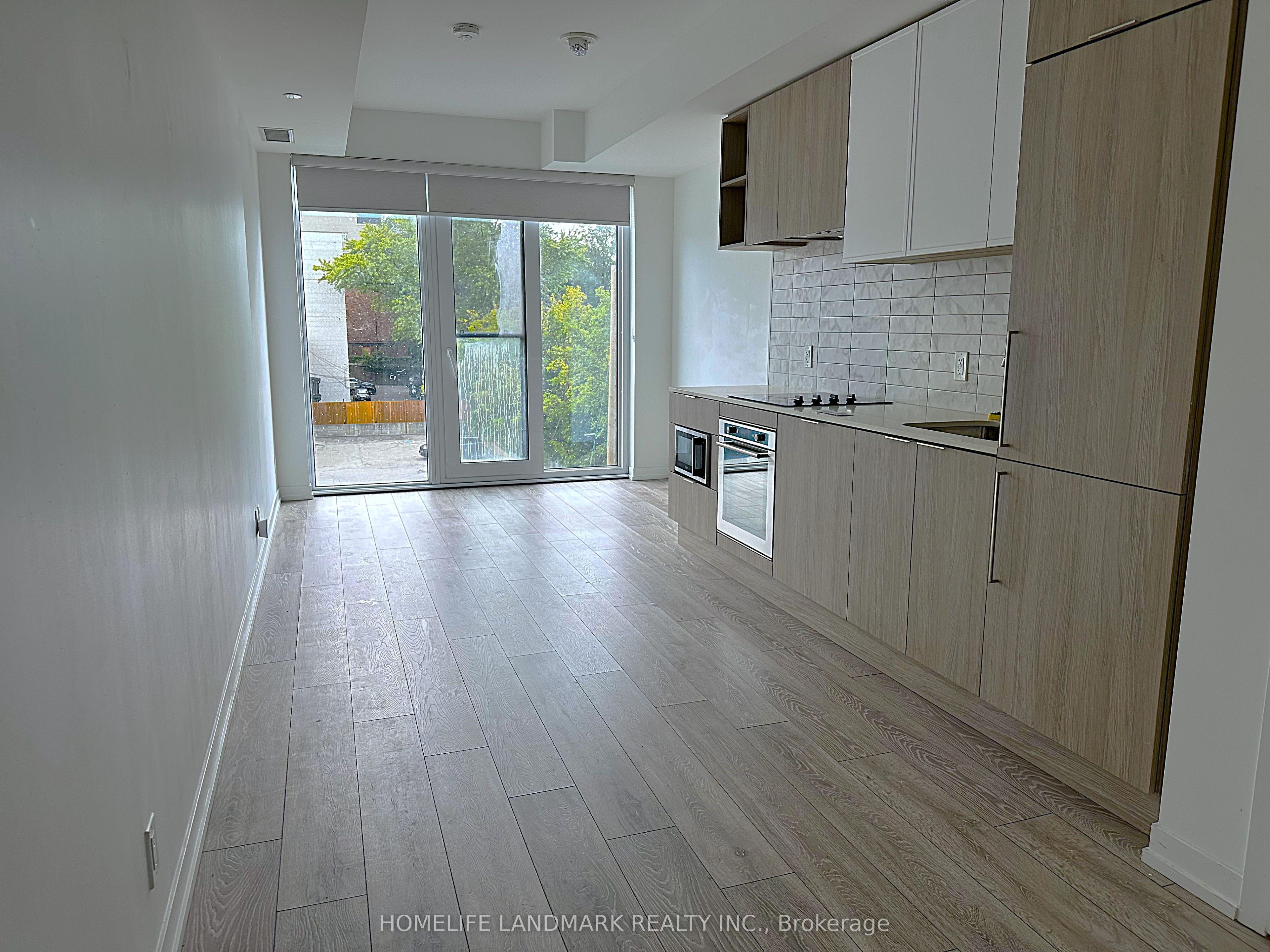 2020 Bathurst Street 535, Toronto, ON M5P 0A6 photo 3