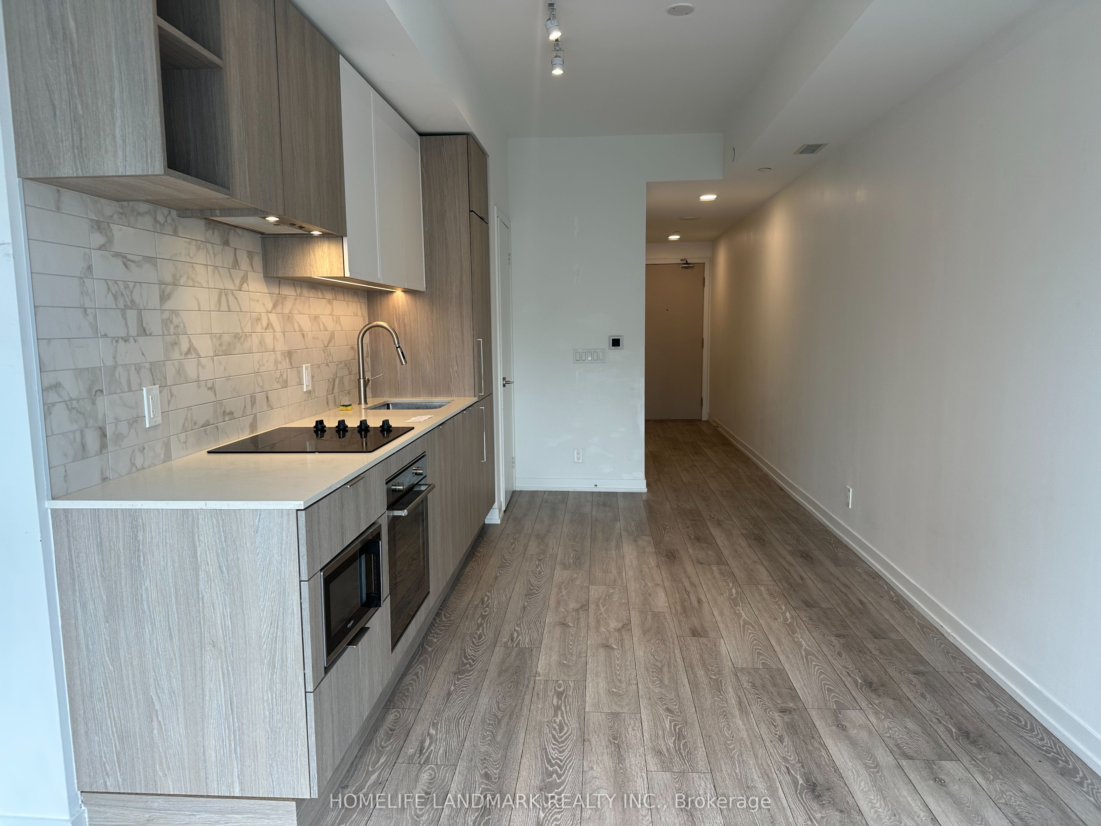 2020 Bathurst Street 535, Toronto, ON M5P 0A6 photo 4