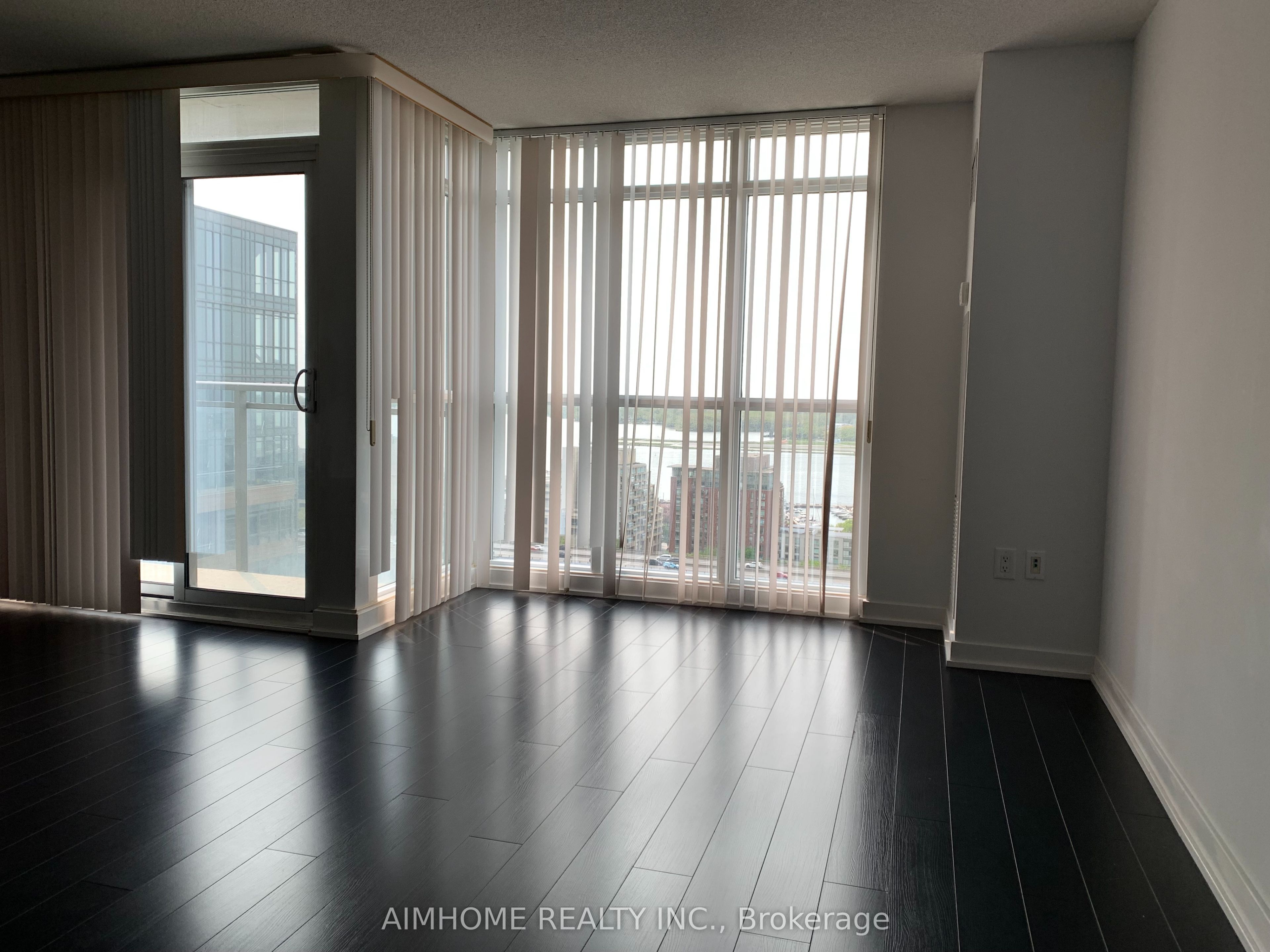 15 Iceboat Terrace 2206, Toronto, ON M5V 4A5 photo 4