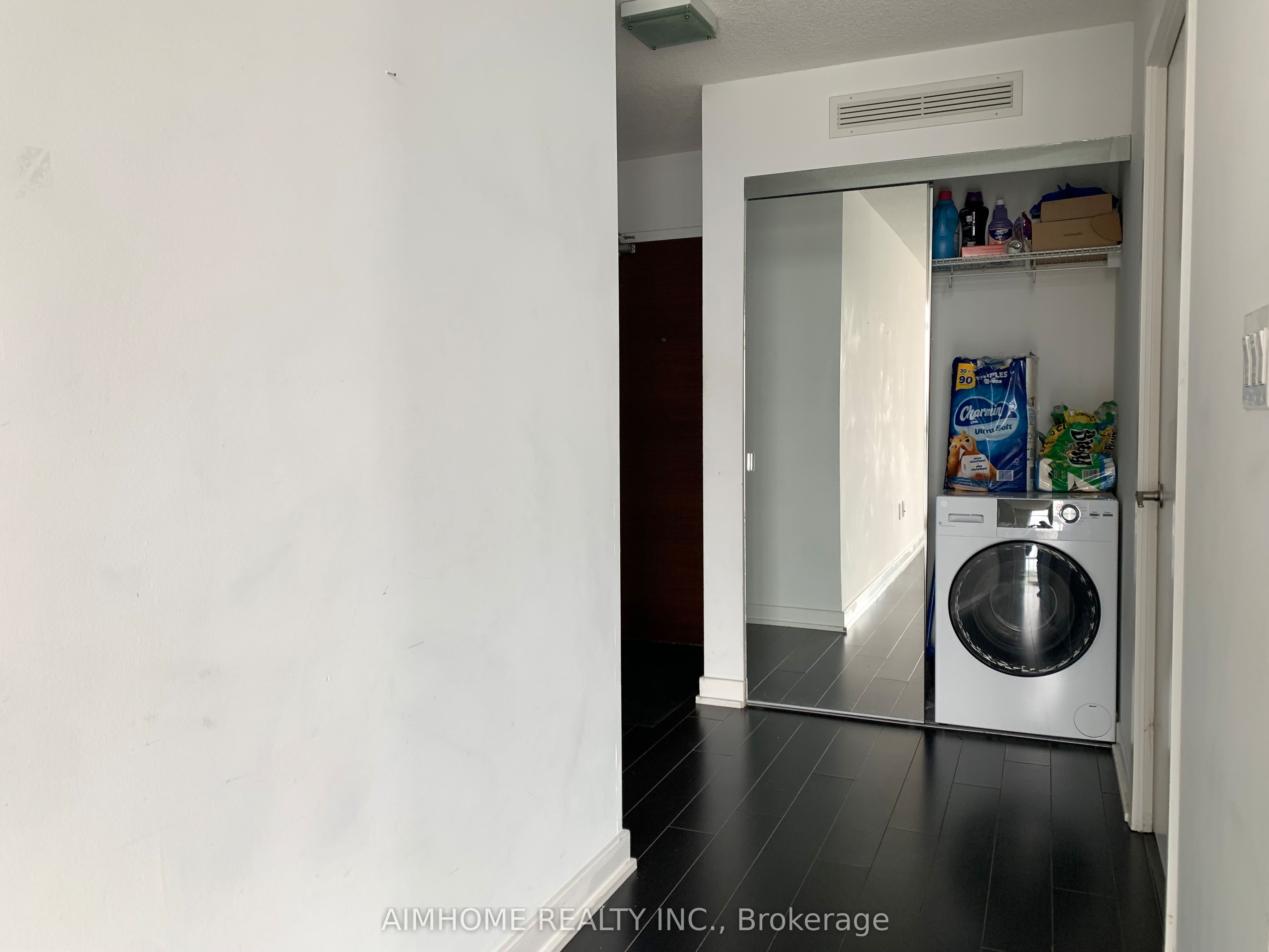 15 Iceboat Terrace 2206, Toronto, ON M5V 4A5 photo 5