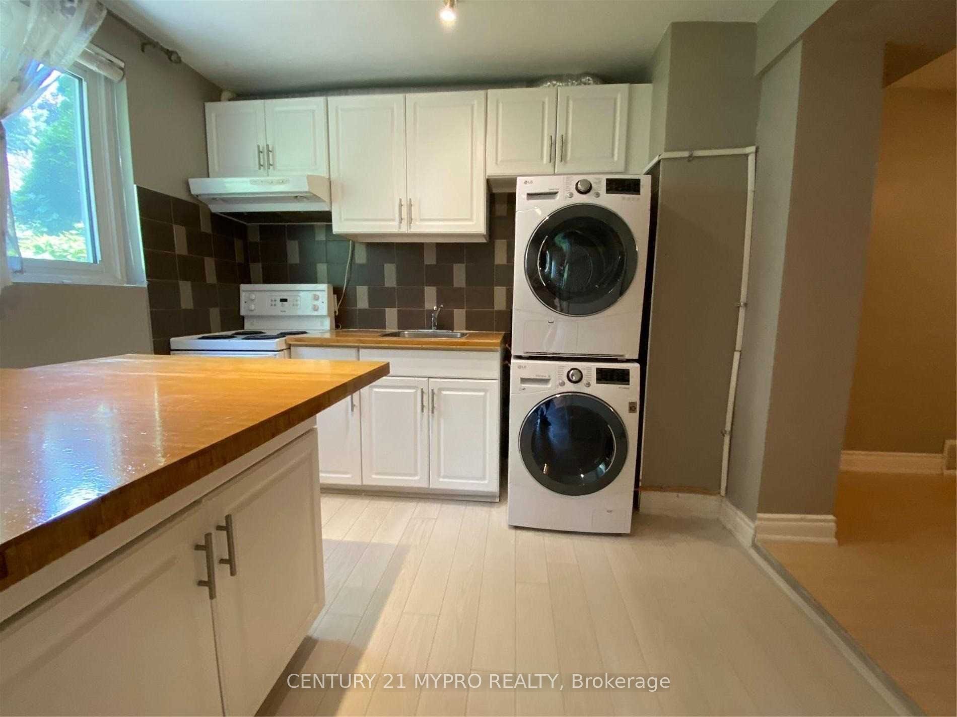 16 North Hills Terrace Lower, Toronto, ON M3C 1M6 photo 2