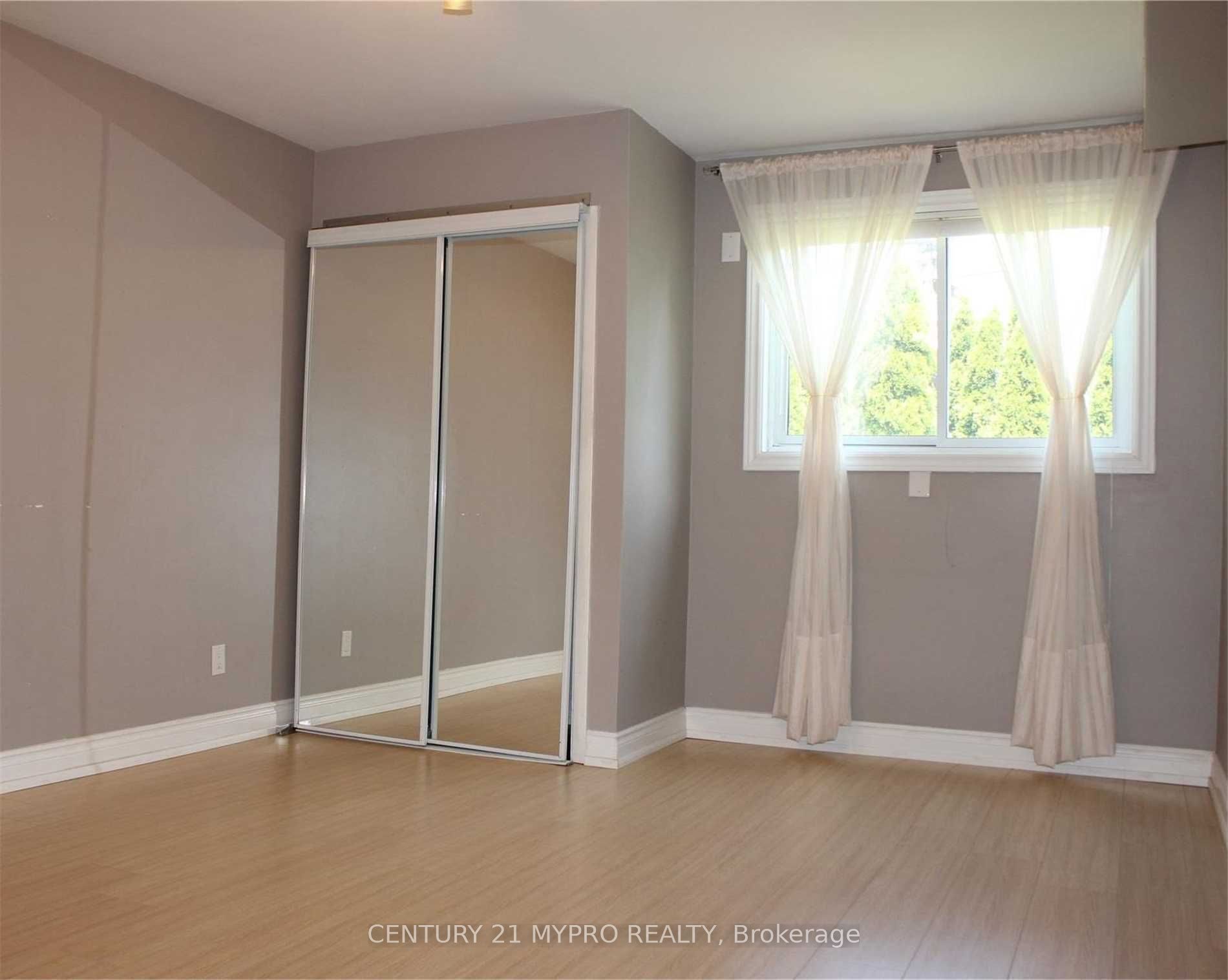 16 North Hills Terrace Lower, Toronto, ON M3C 1M6 photo 5
