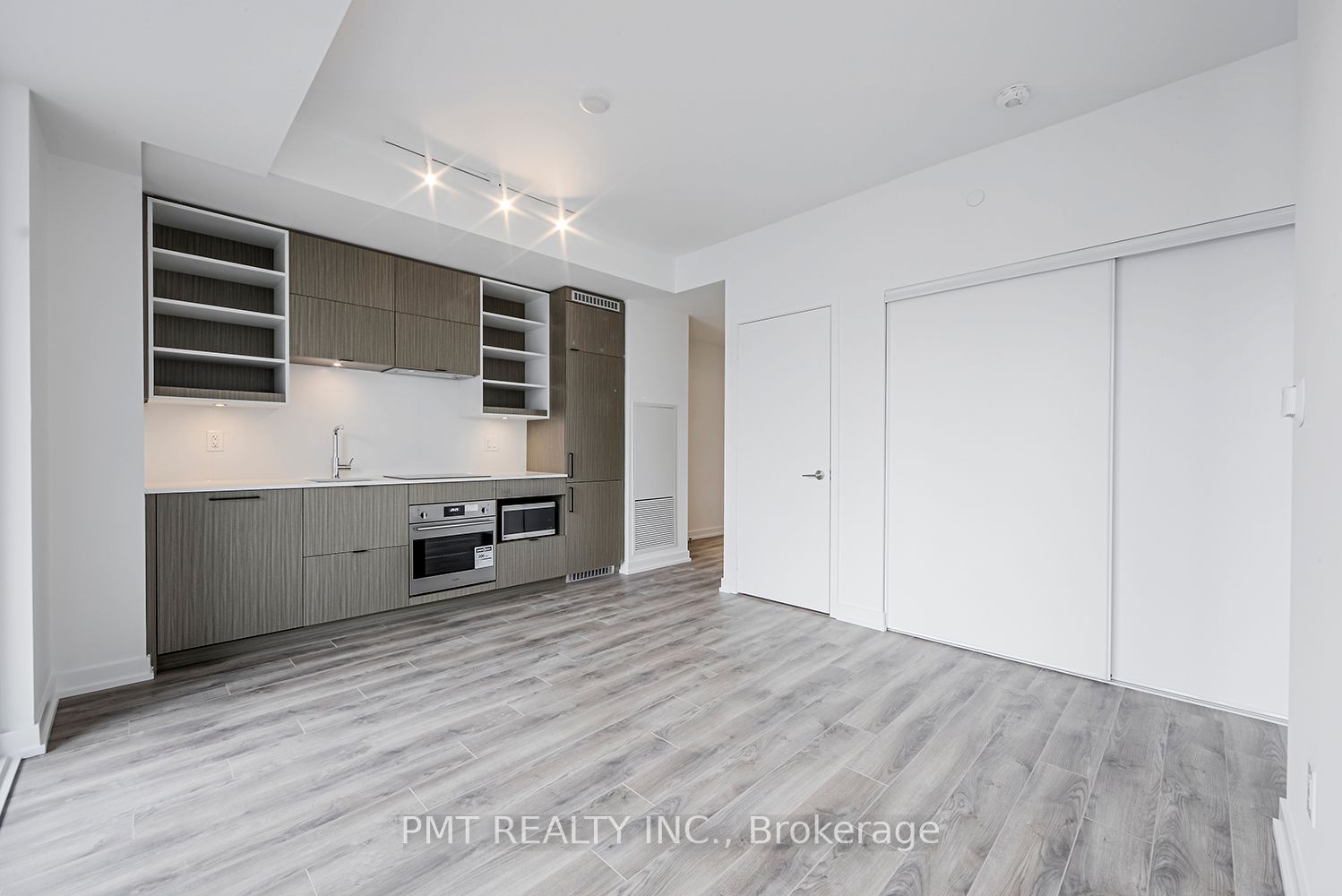 20 Edward Street 1901, Toronto, ON M5G 0C5 photo 2
